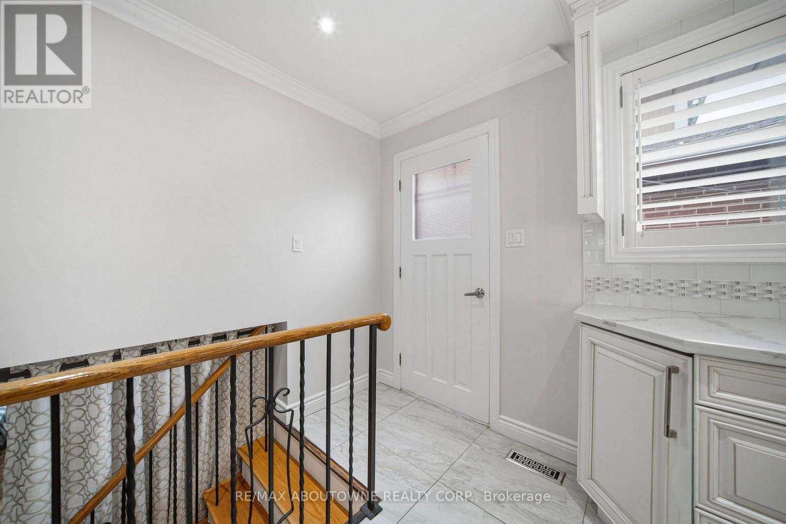 












6346 NEUCHATEL ROAD

,
Mississauga (Meadowvale),




Ontario
L5N2J8

