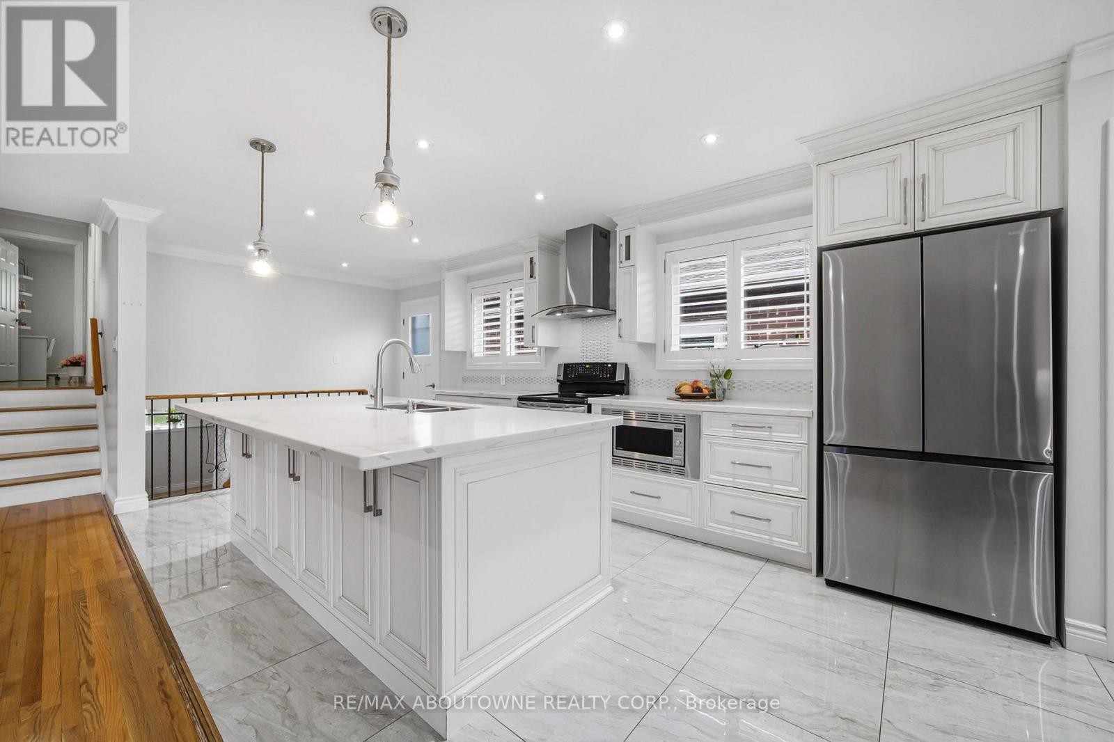 












6346 NEUCHATEL ROAD

,
Mississauga (Meadowvale),




Ontario
L5N2J8

