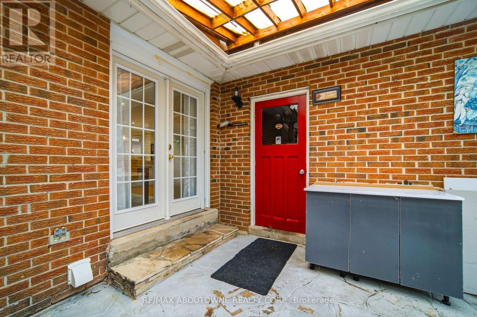 












6346 NEUCHATEL ROAD

,
Mississauga (Meadowvale),




Ontario
L5N2J8

