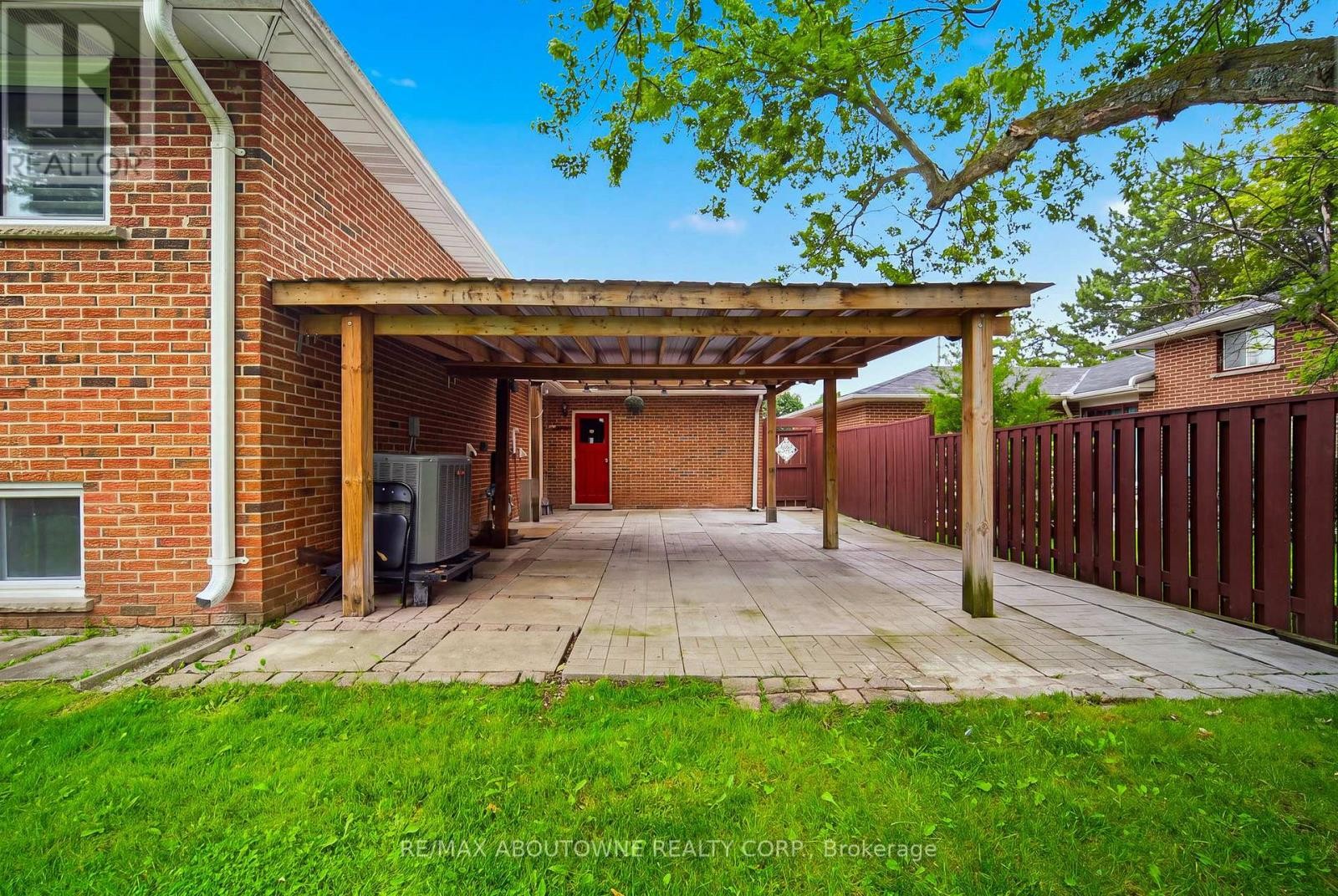 












6346 NEUCHATEL ROAD

,
Mississauga (Meadowvale),




Ontario
L5N2J8

