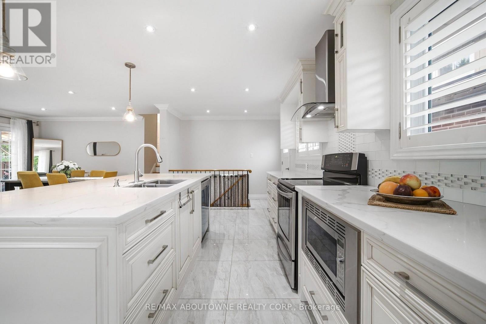 












6346 NEUCHATEL ROAD

,
Mississauga (Meadowvale),




Ontario
L5N2J8

