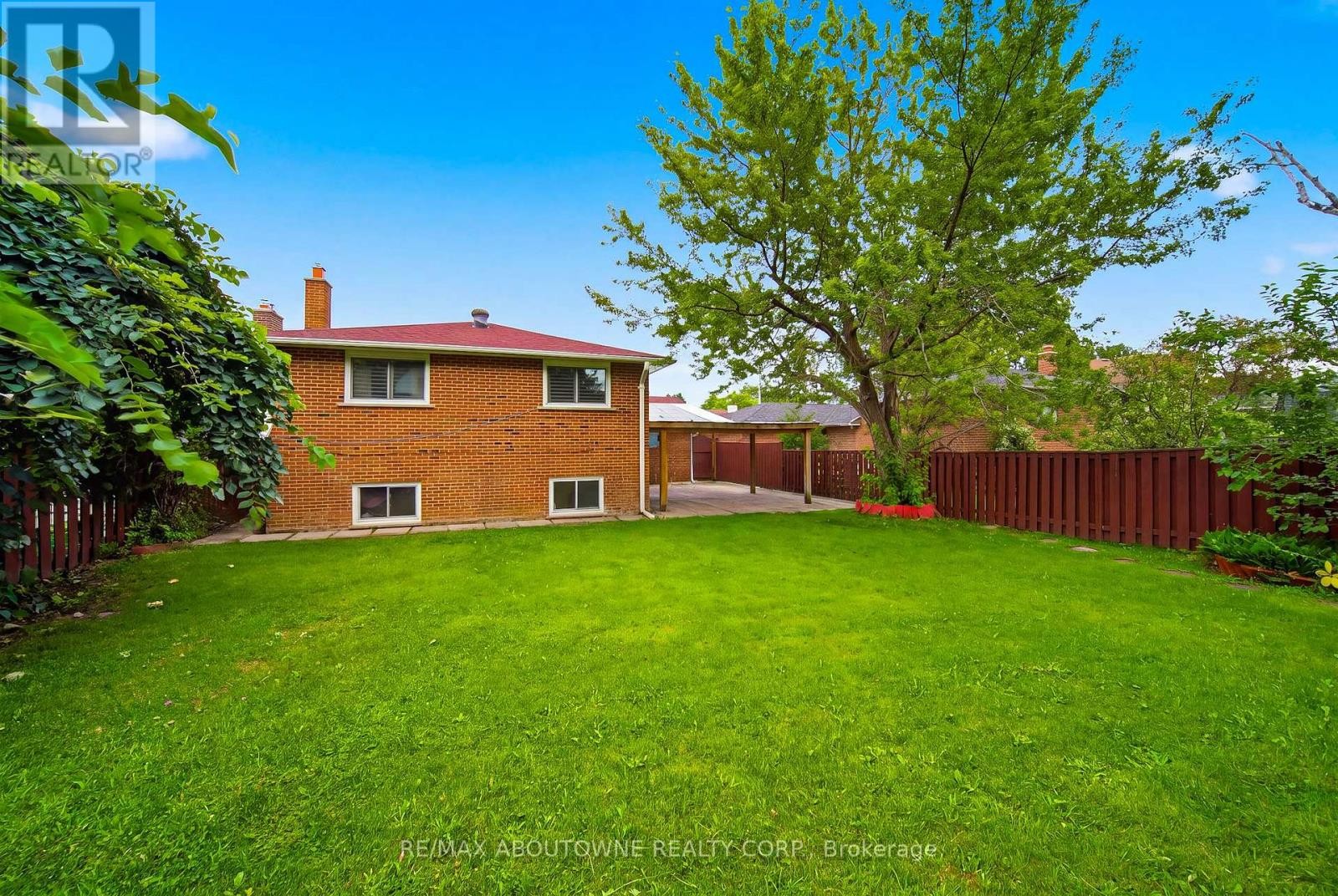












6346 NEUCHATEL ROAD

,
Mississauga (Meadowvale),




Ontario
L5N2J8


