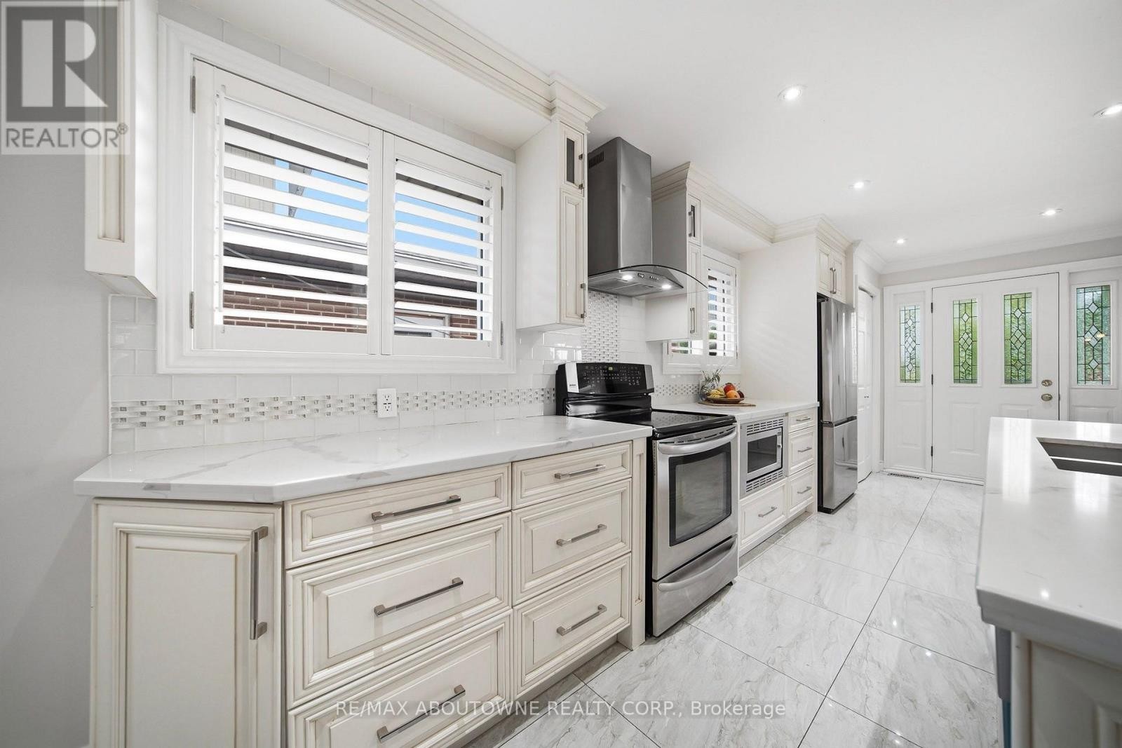 












6346 NEUCHATEL ROAD

,
Mississauga (Meadowvale),




Ontario
L5N2J8

