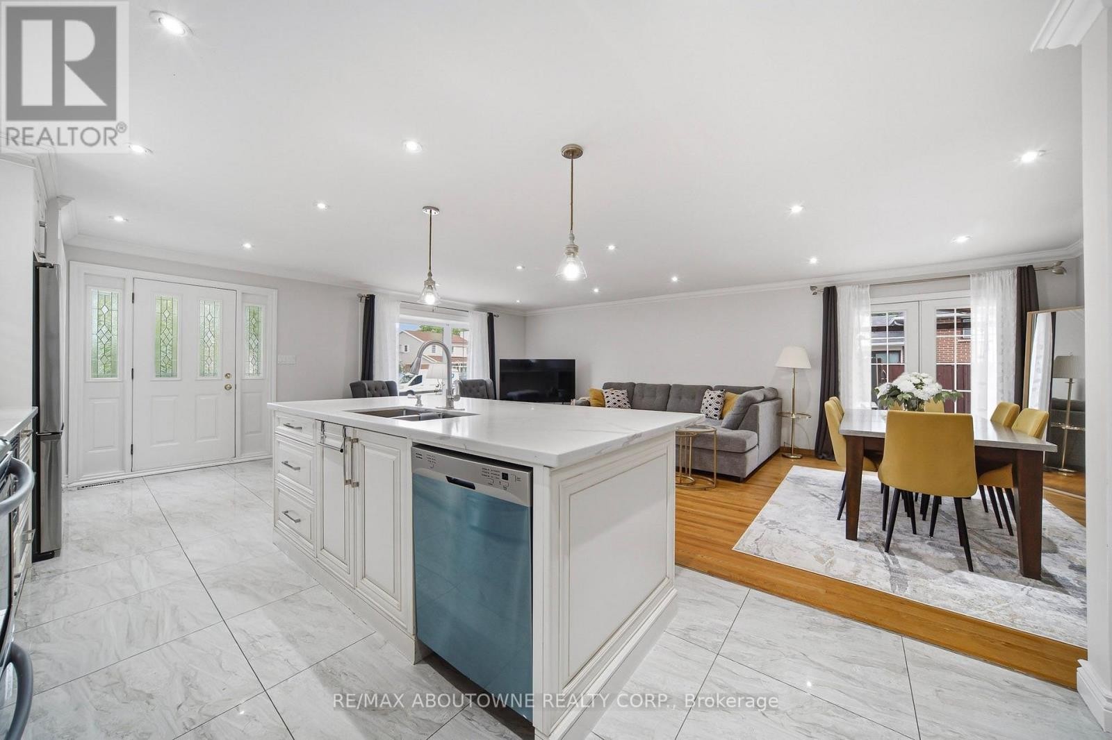 












6346 NEUCHATEL ROAD

,
Mississauga (Meadowvale),




Ontario
L5N2J8

