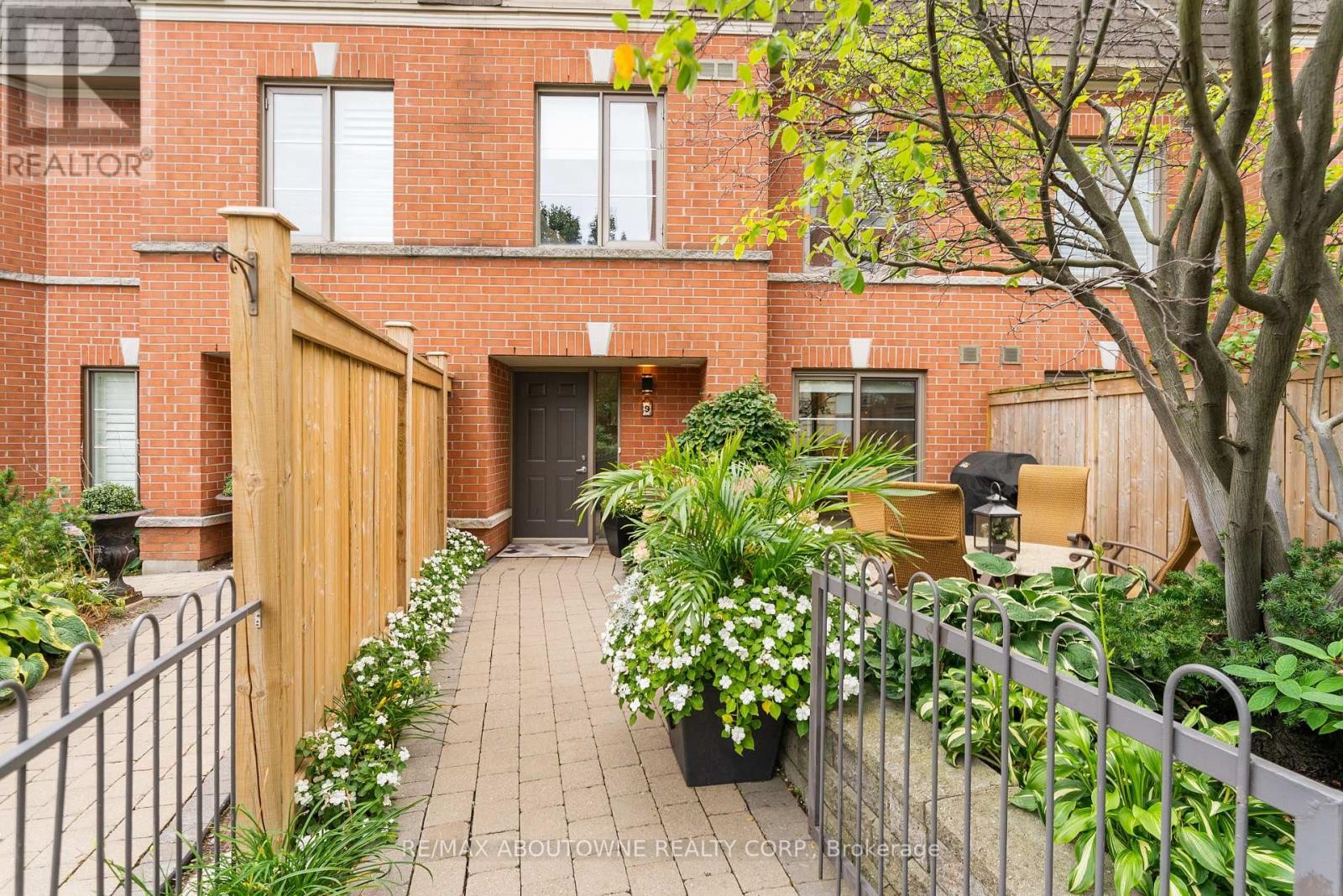 












TH9 - 442 MAPLE AVENUE

,
Burlington (Brant),




Ontario
L7S2L7

