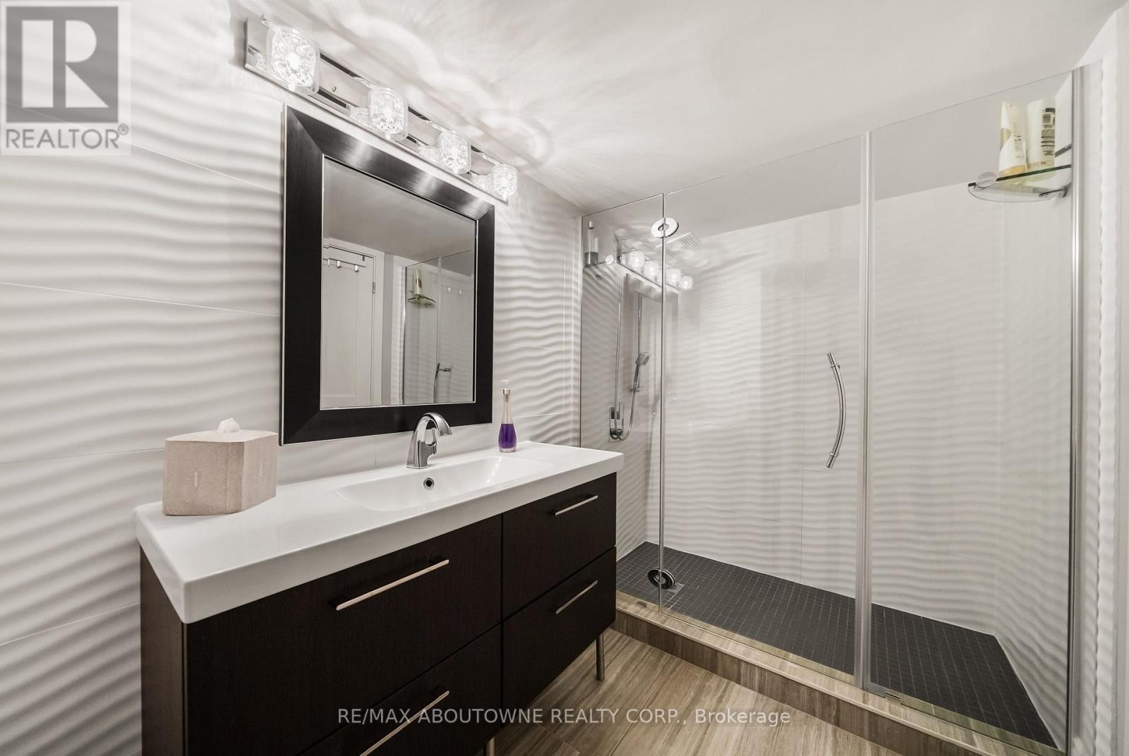 












TH9 - 442 MAPLE AVENUE

,
Burlington (Brant),




Ontario
L7S2L7

