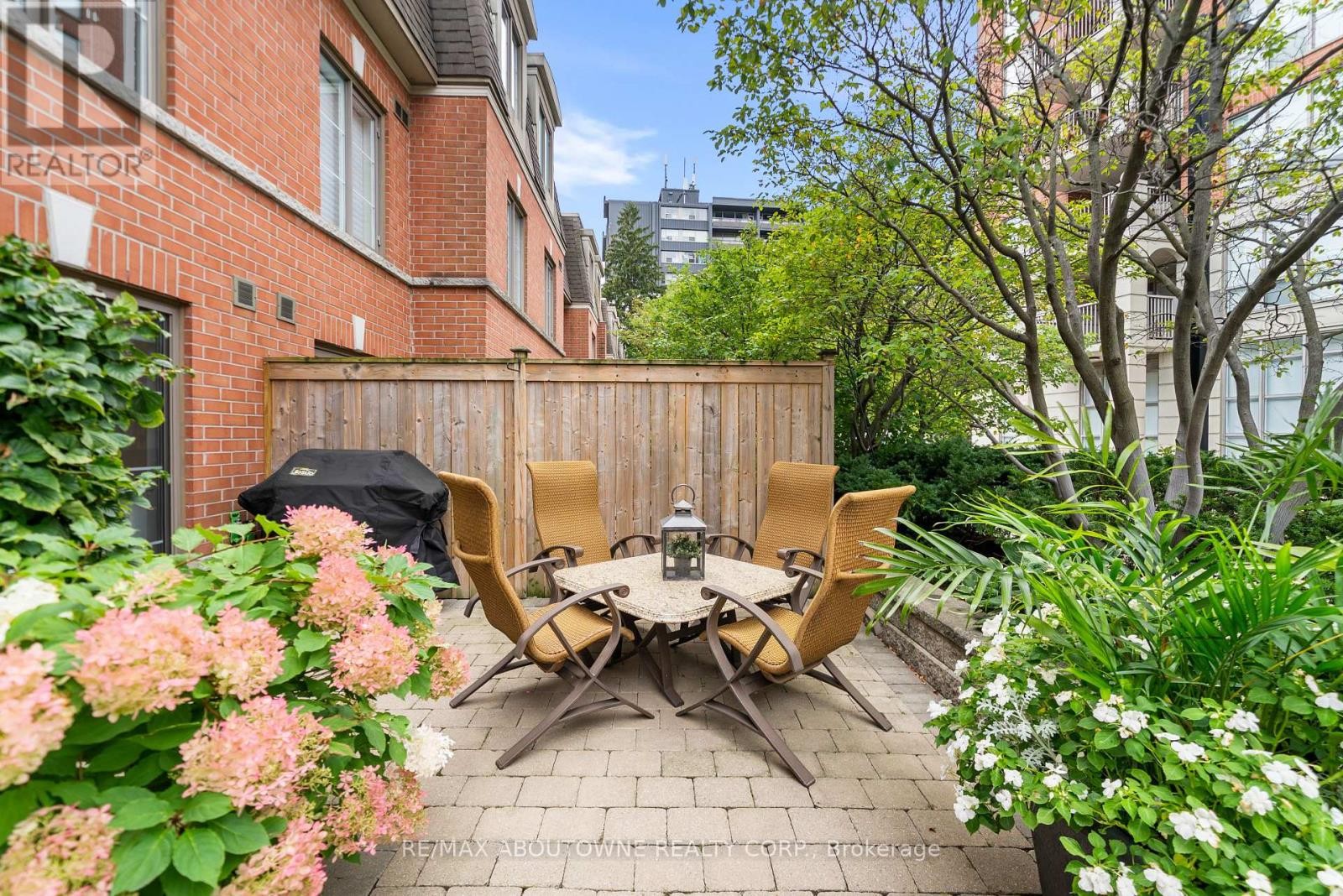 












TH9 - 442 MAPLE AVENUE

,
Burlington (Brant),




Ontario
L7S2L7


