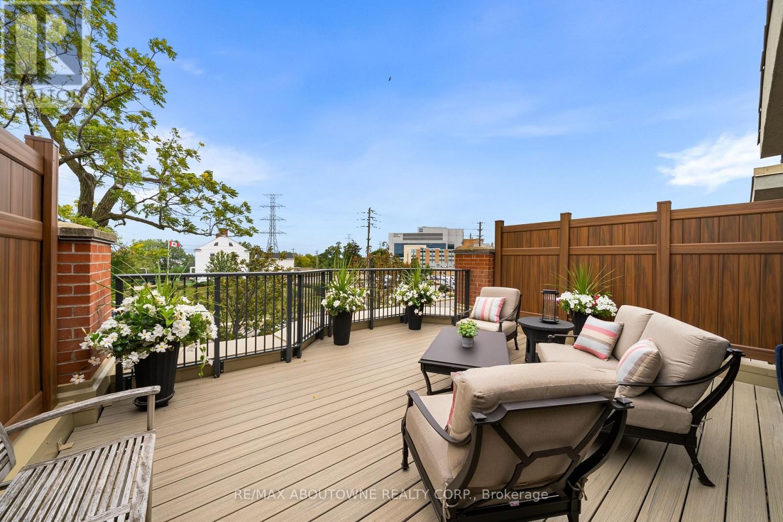 












TH9 - 442 MAPLE AVENUE

,
Burlington (Brant),




Ontario
L7S2L7

