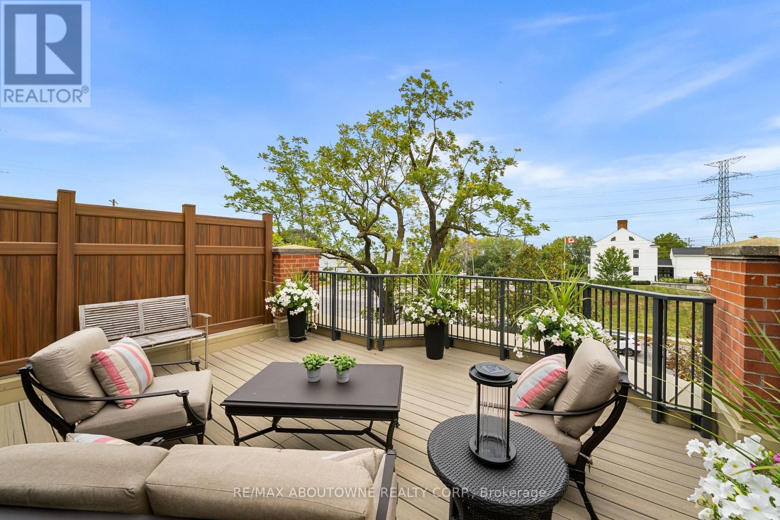 












TH9 - 442 MAPLE AVENUE

,
Burlington (Brant),




Ontario
L7S2L7

