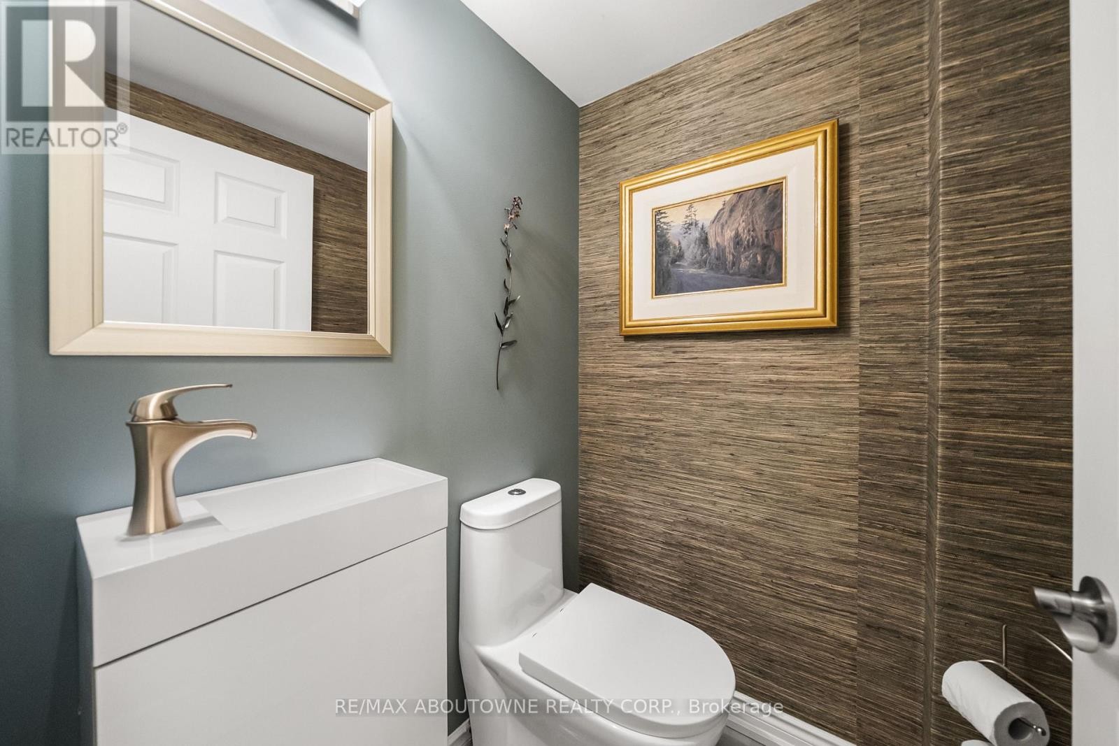 












TH9 - 442 MAPLE AVENUE

,
Burlington (Brant),




Ontario
L7S2L7

