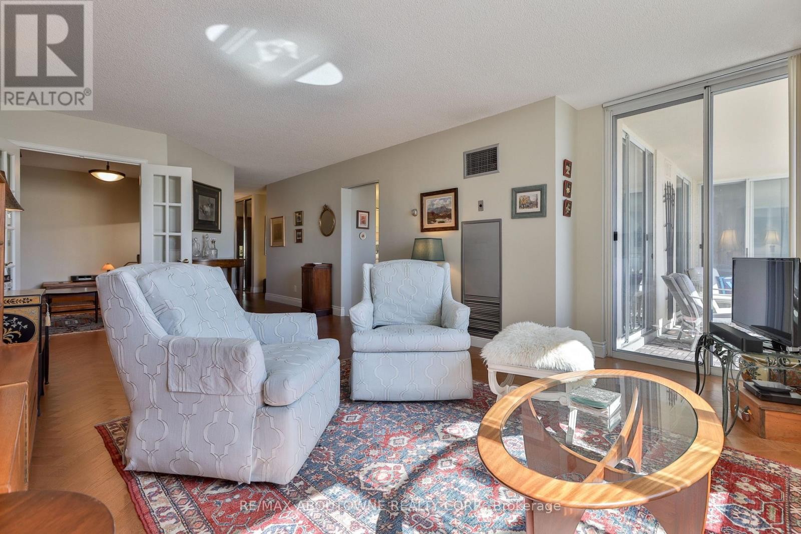 












301 - 2287 LAKE SHORE ROAD W

,
Toronto (Mimico),




Ontario
M8V3Y1


