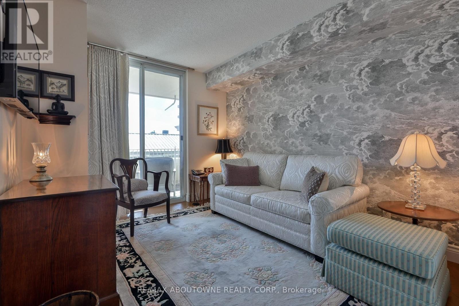 












301 - 2287 LAKE SHORE ROAD W

,
Toronto (Mimico),




Ontario
M8V3Y1

