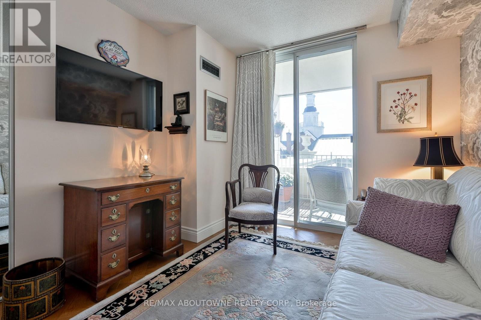 












301 - 2287 LAKE SHORE ROAD W

,
Toronto (Mimico),




Ontario
M8V3Y1

