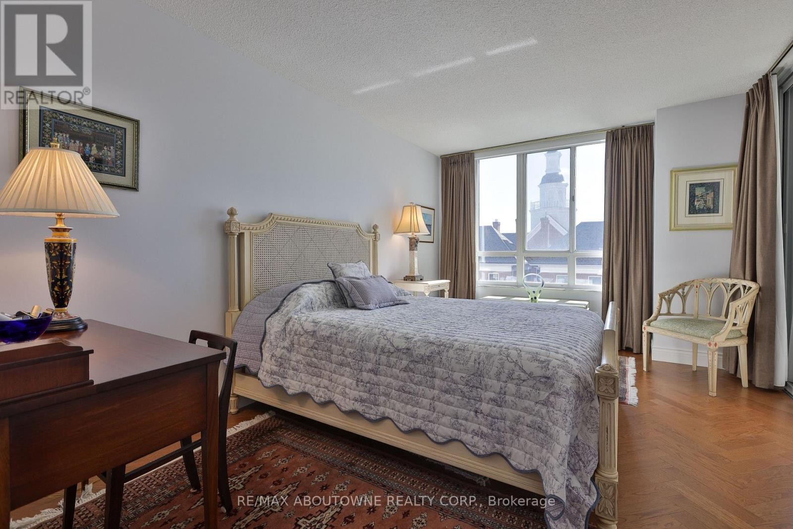 












301 - 2287 LAKE SHORE ROAD W

,
Toronto (Mimico),




Ontario
M8V3Y1

