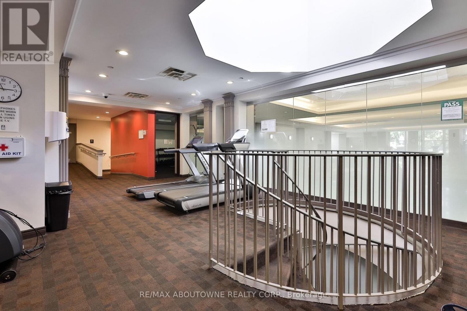 












301 - 2287 LAKE SHORE ROAD W

,
Toronto (Mimico),




Ontario
M8V3Y1

