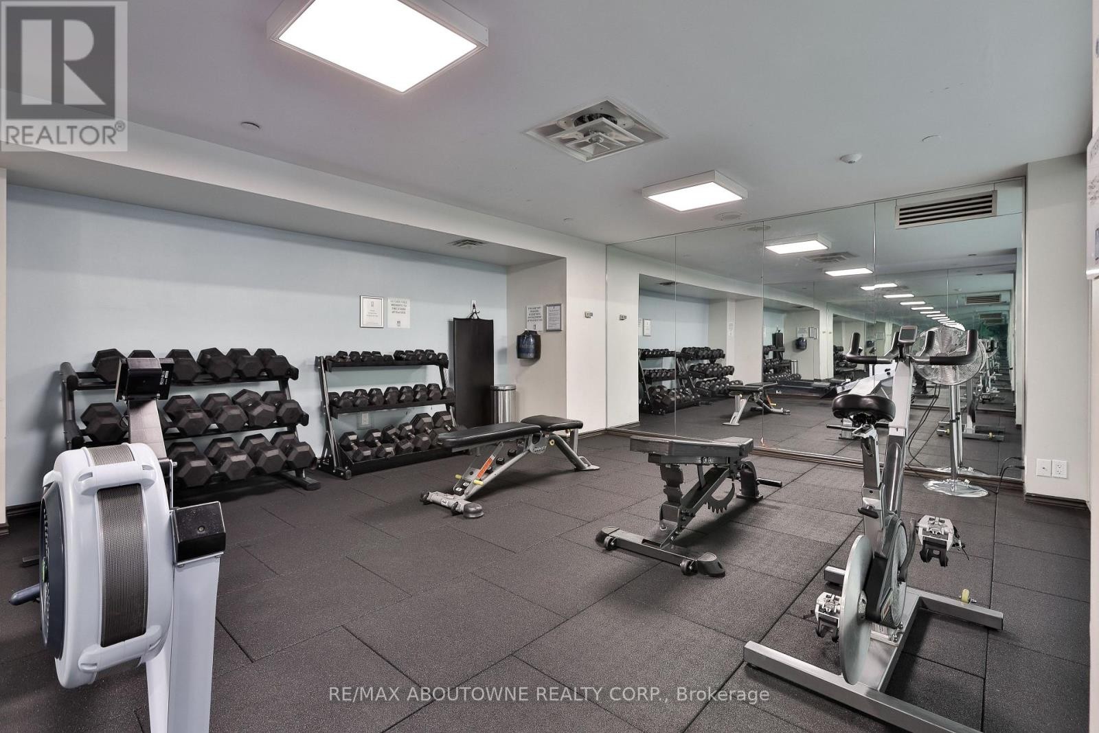












301 - 2287 LAKE SHORE ROAD W

,
Toronto (Mimico),




Ontario
M8V3Y1


