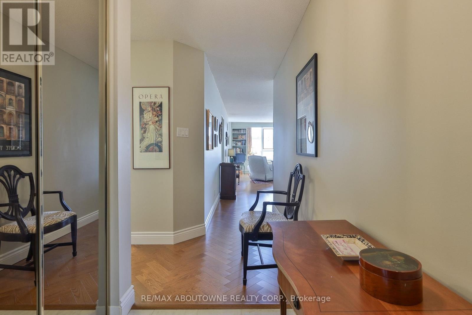 












301 - 2287 LAKE SHORE ROAD W

,
Toronto (Mimico),




Ontario
M8V3Y1

