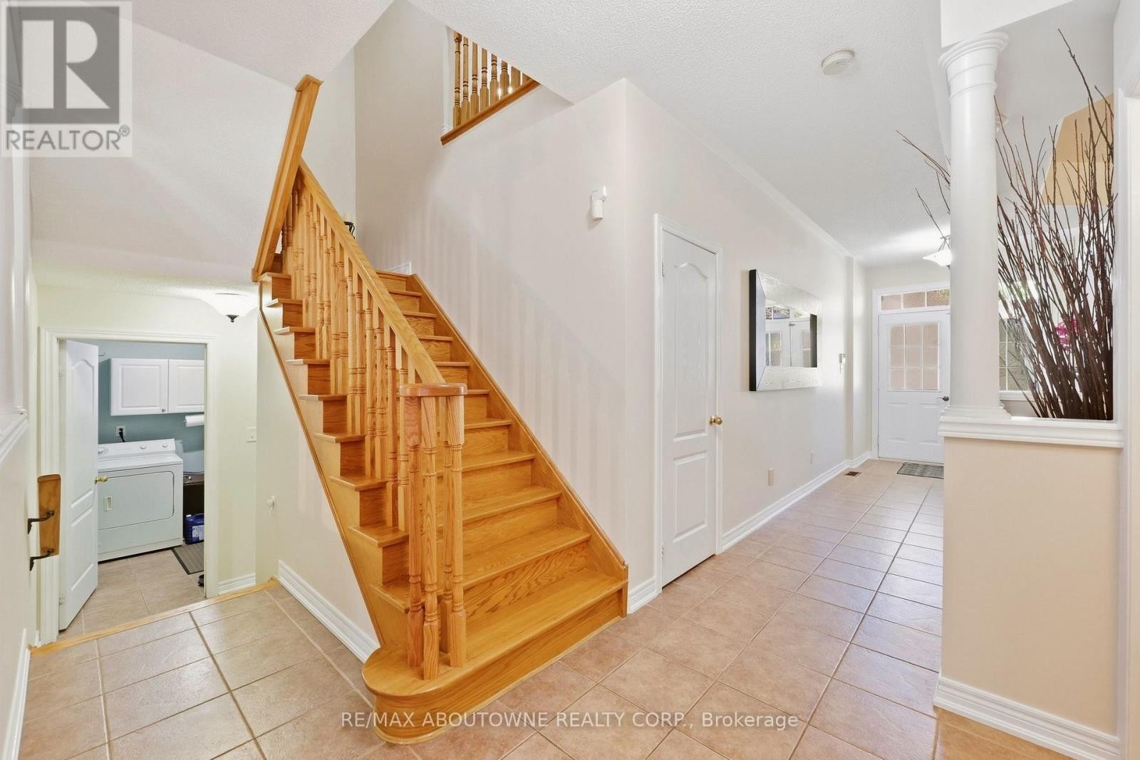 












1094 GORHAM WAY

,
Milton (CL Clarke),




Ontario
L9T6N7

