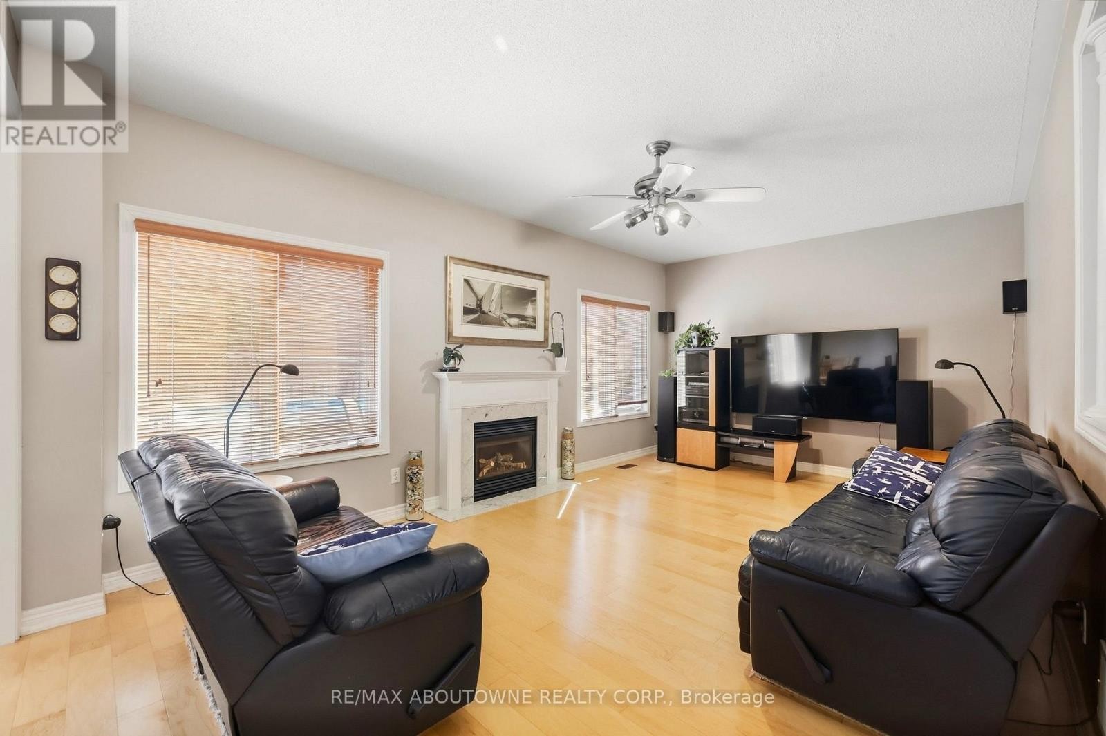 












1094 GORHAM WAY

,
Milton (CL Clarke),




Ontario
L9T6N7

