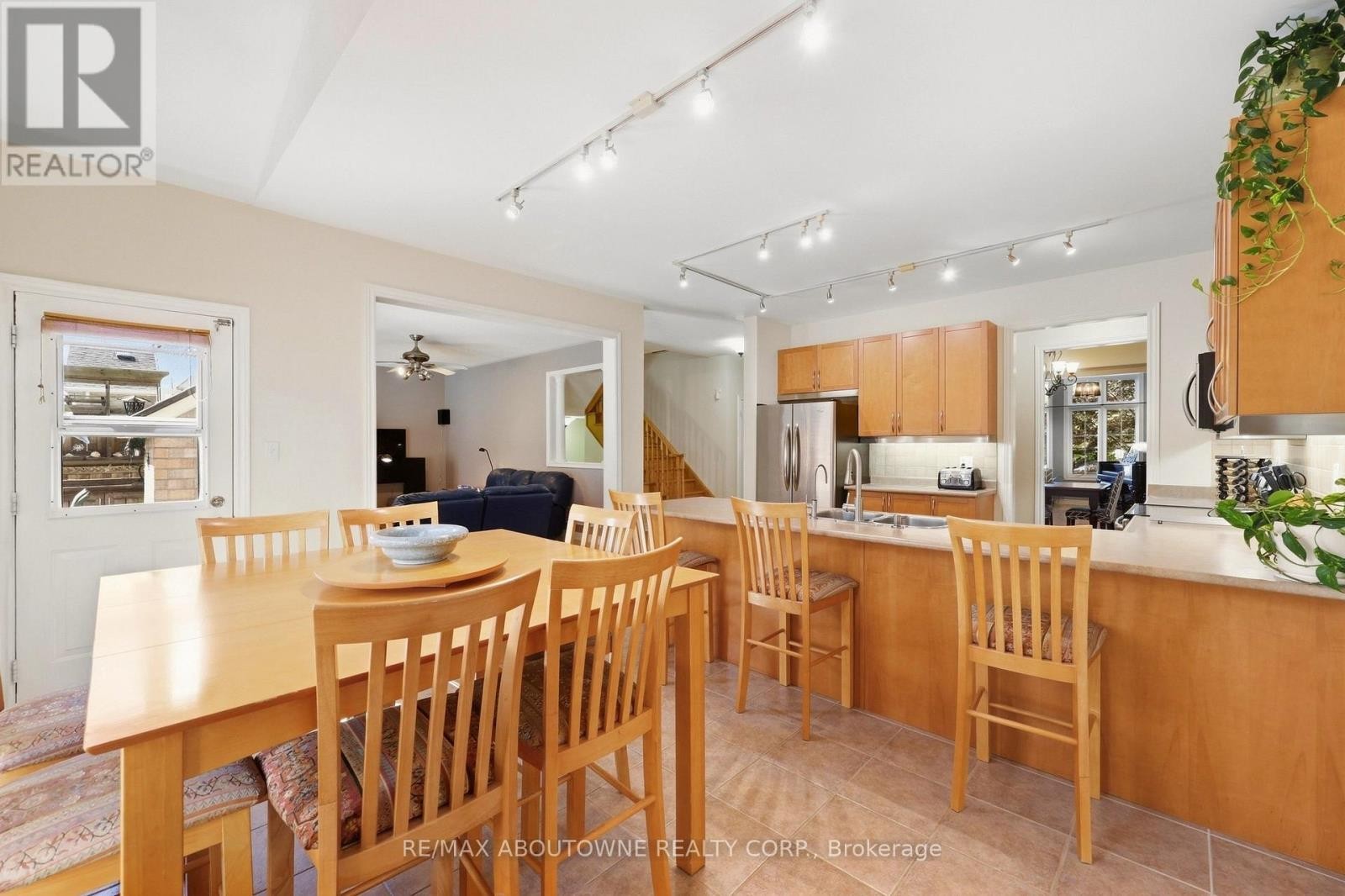 












1094 GORHAM WAY

,
Milton (CL Clarke),




Ontario
L9T6N7

