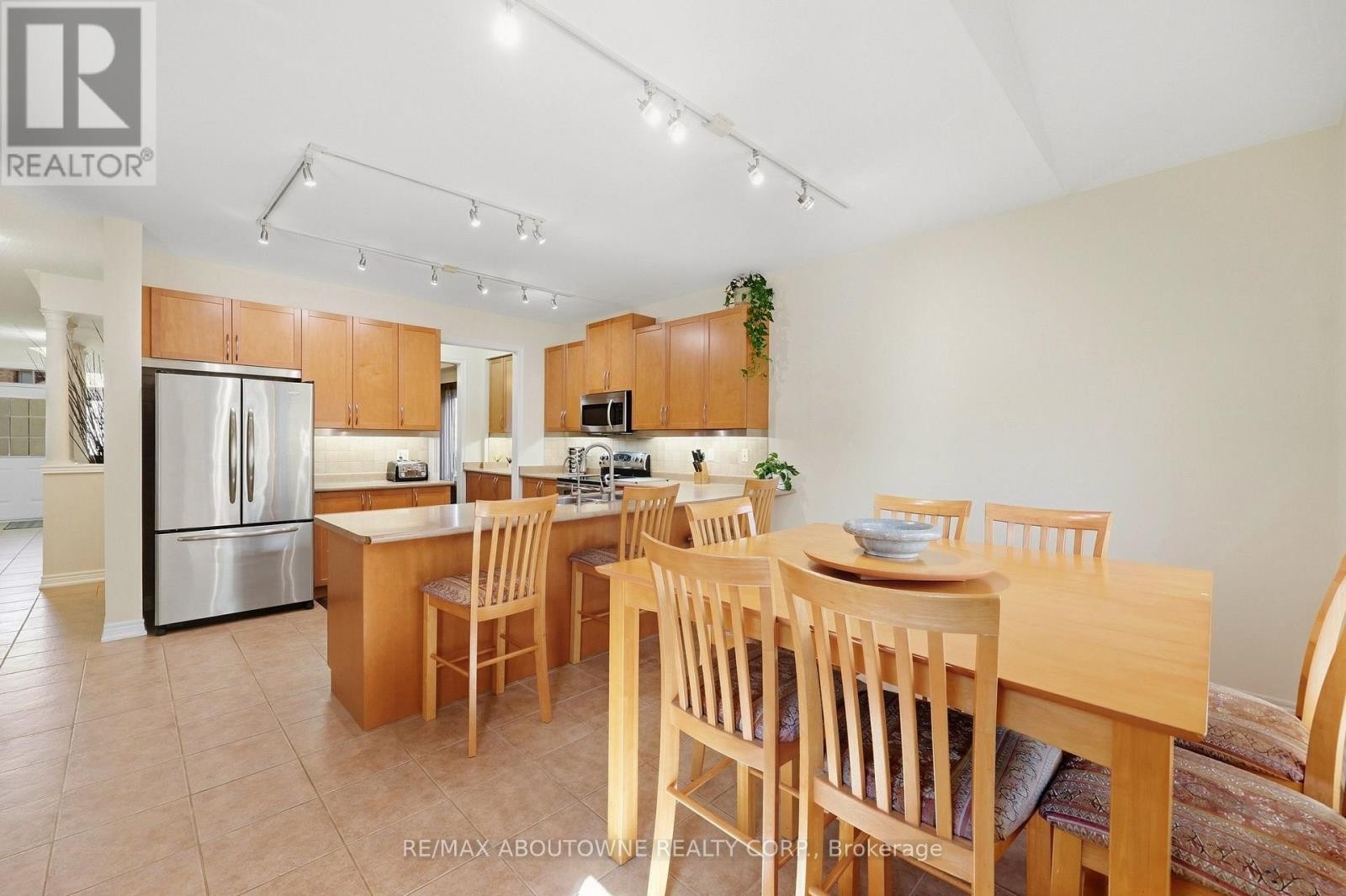 












1094 GORHAM WAY

,
Milton (CL Clarke),




Ontario
L9T6N7

