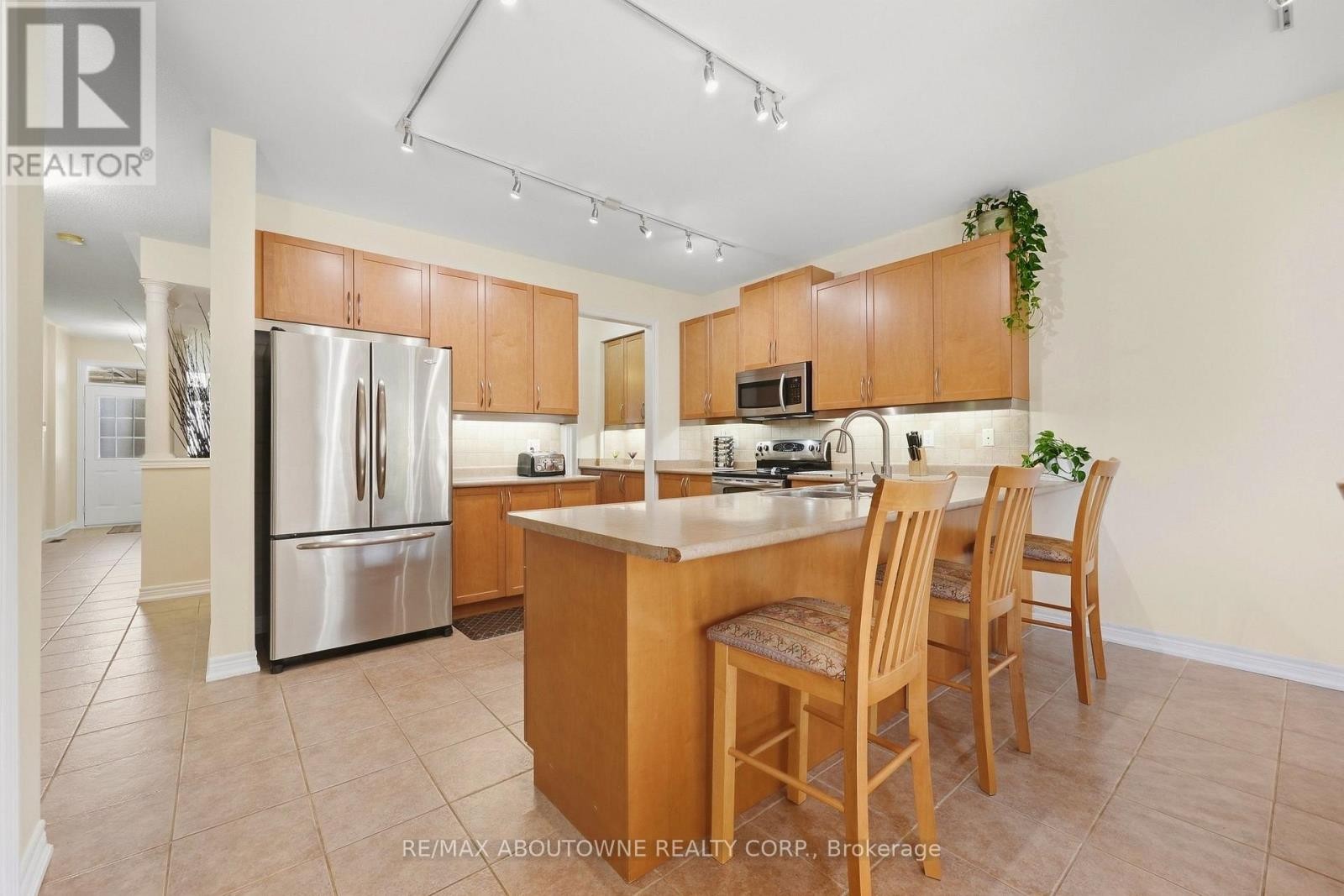 












1094 GORHAM WAY

,
Milton (CL Clarke),




Ontario
L9T6N7


