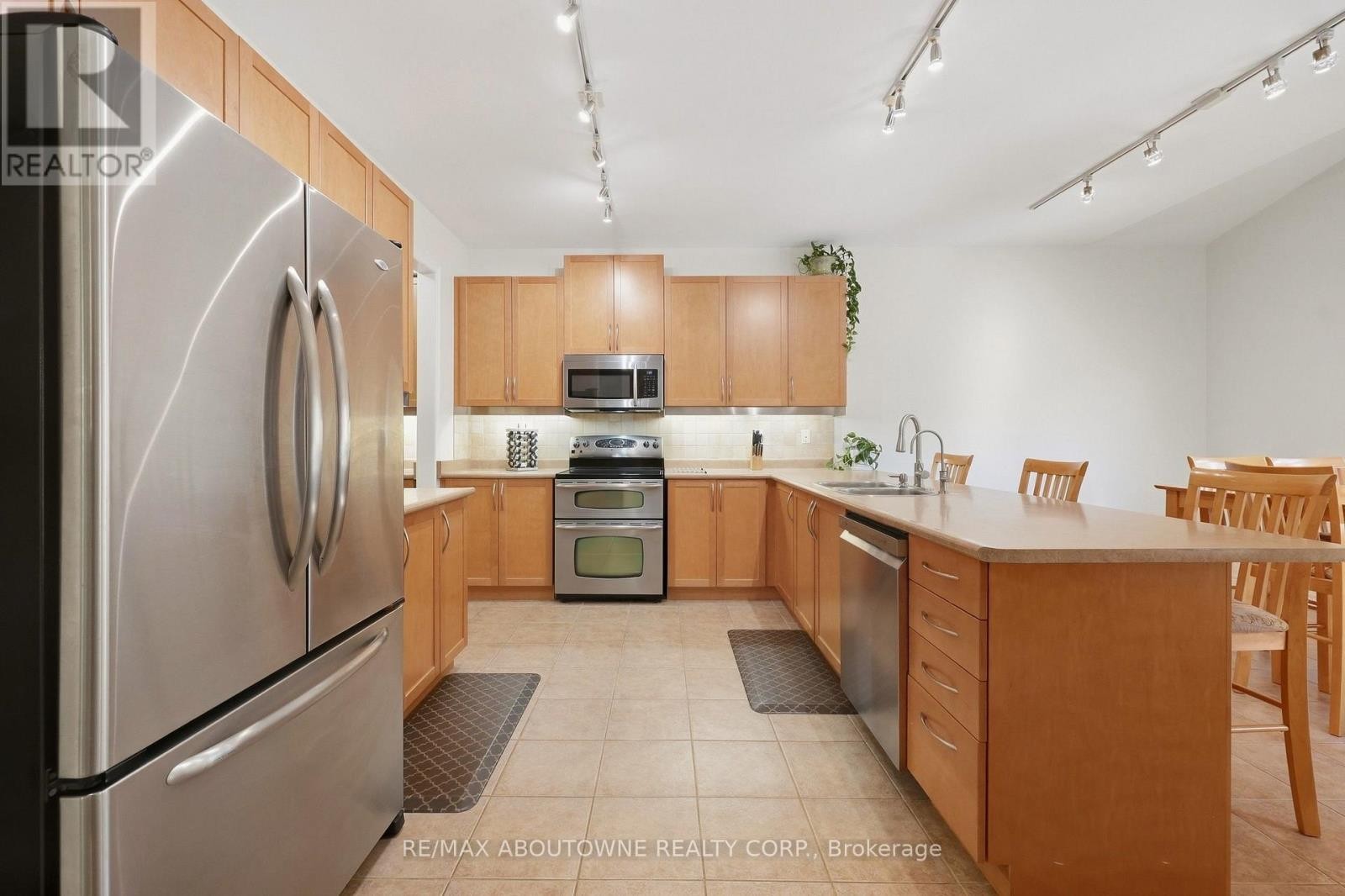 












1094 GORHAM WAY

,
Milton (CL Clarke),




Ontario
L9T6N7

