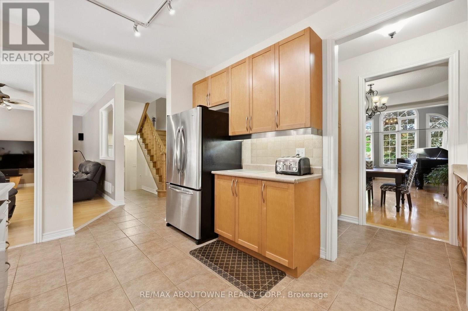 












1094 GORHAM WAY

,
Milton (CL Clarke),




Ontario
L9T6N7

