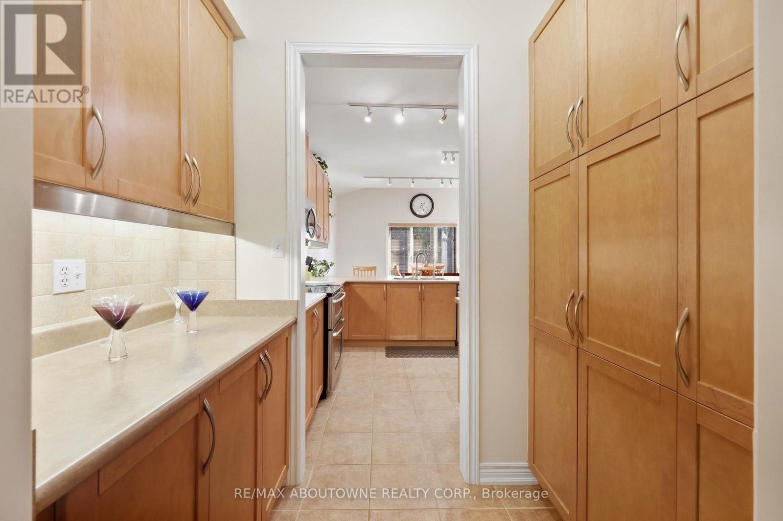 












1094 GORHAM WAY

,
Milton (CL Clarke),




Ontario
L9T6N7

