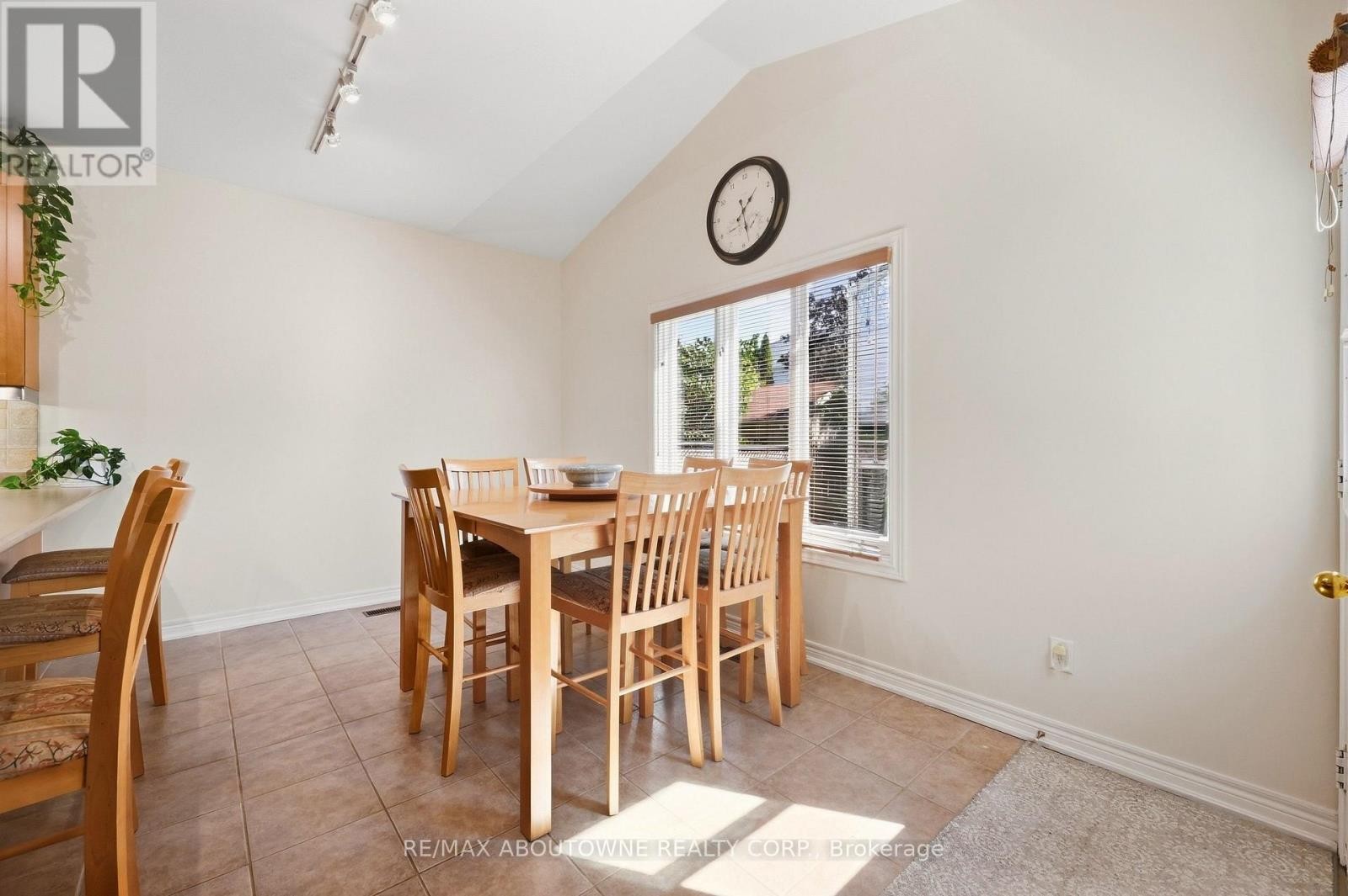 












1094 GORHAM WAY

,
Milton (CL Clarke),




Ontario
L9T6N7

