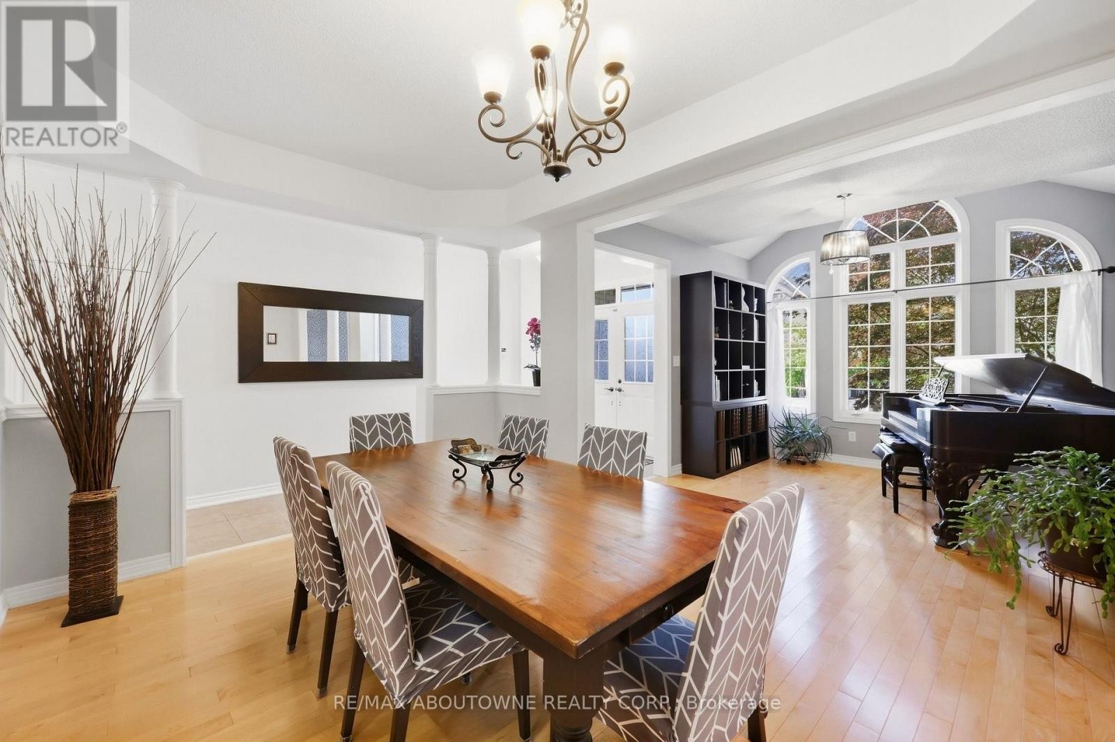 












1094 GORHAM WAY

,
Milton (CL Clarke),




Ontario
L9T6N7

