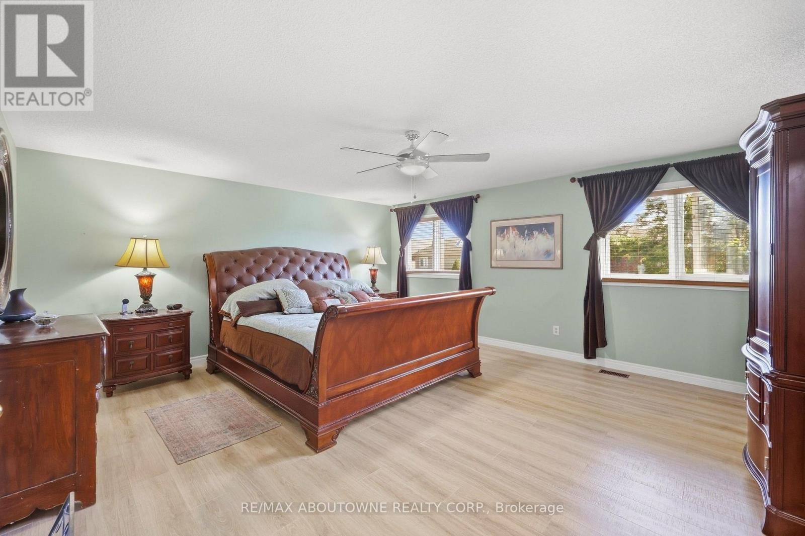 












1094 GORHAM WAY

,
Milton (CL Clarke),




Ontario
L9T6N7

