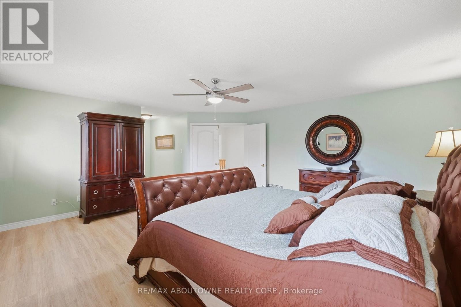 












1094 GORHAM WAY

,
Milton (CL Clarke),




Ontario
L9T6N7

