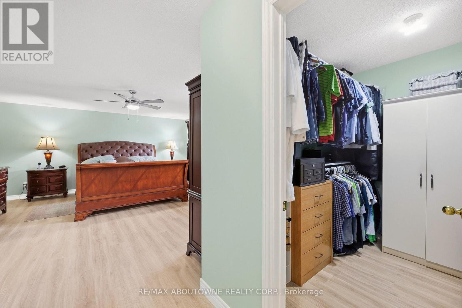 












1094 GORHAM WAY

,
Milton (CL Clarke),




Ontario
L9T6N7

