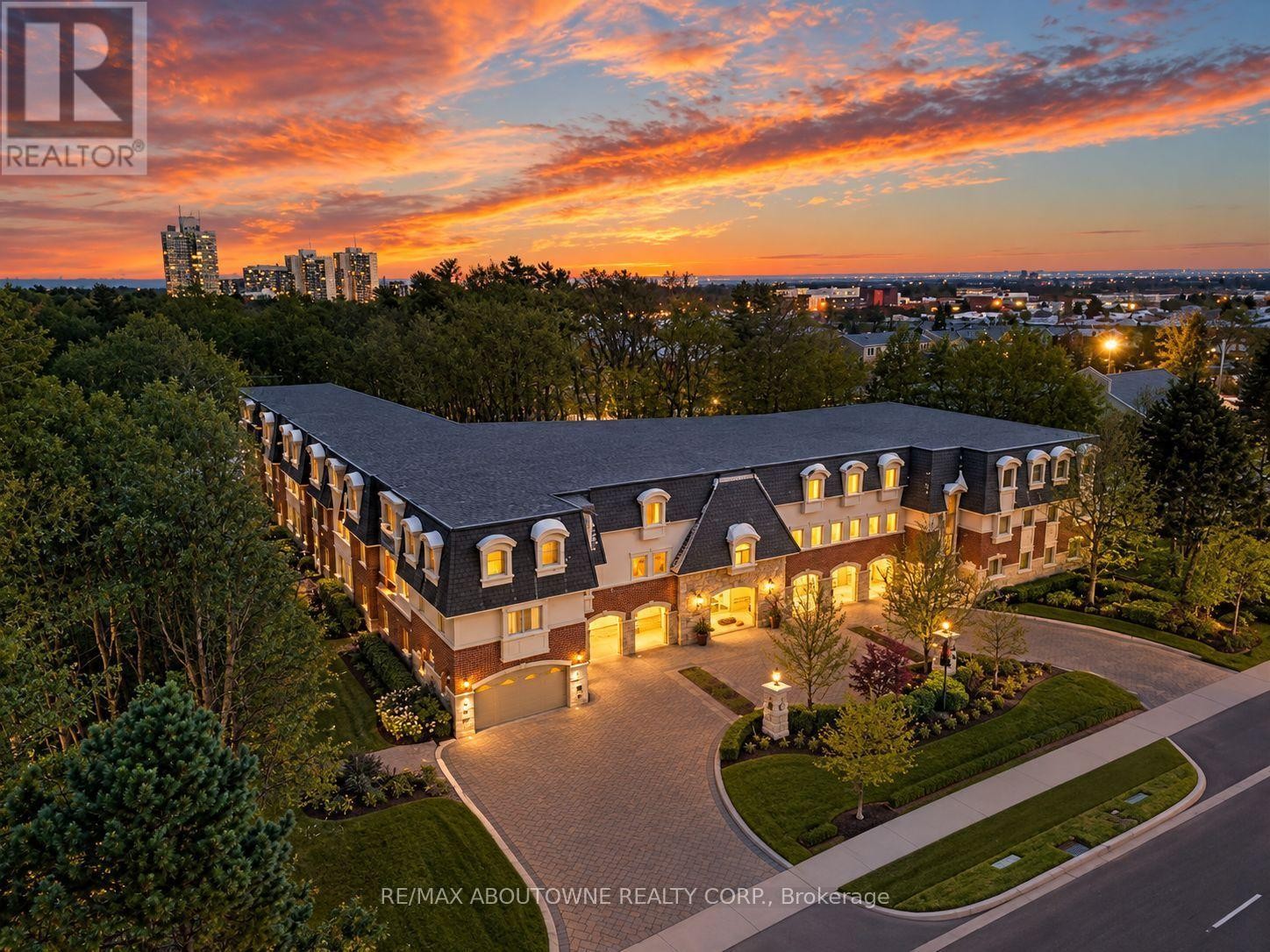 












301 - 390 UPPER MIDDLE ROAD

,
Oakville (FA Falgarwood),




Ontario
L6H0A5

