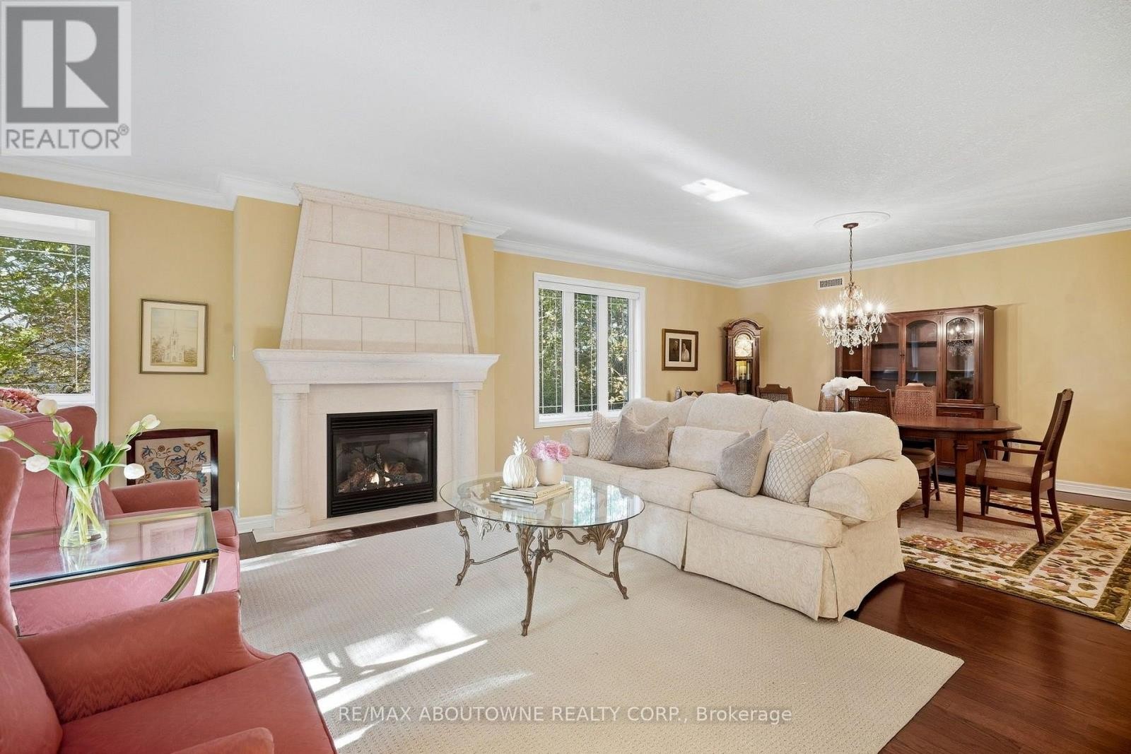 












301 - 390 UPPER MIDDLE ROAD

,
Oakville (FA Falgarwood),




Ontario
L6H0A5

