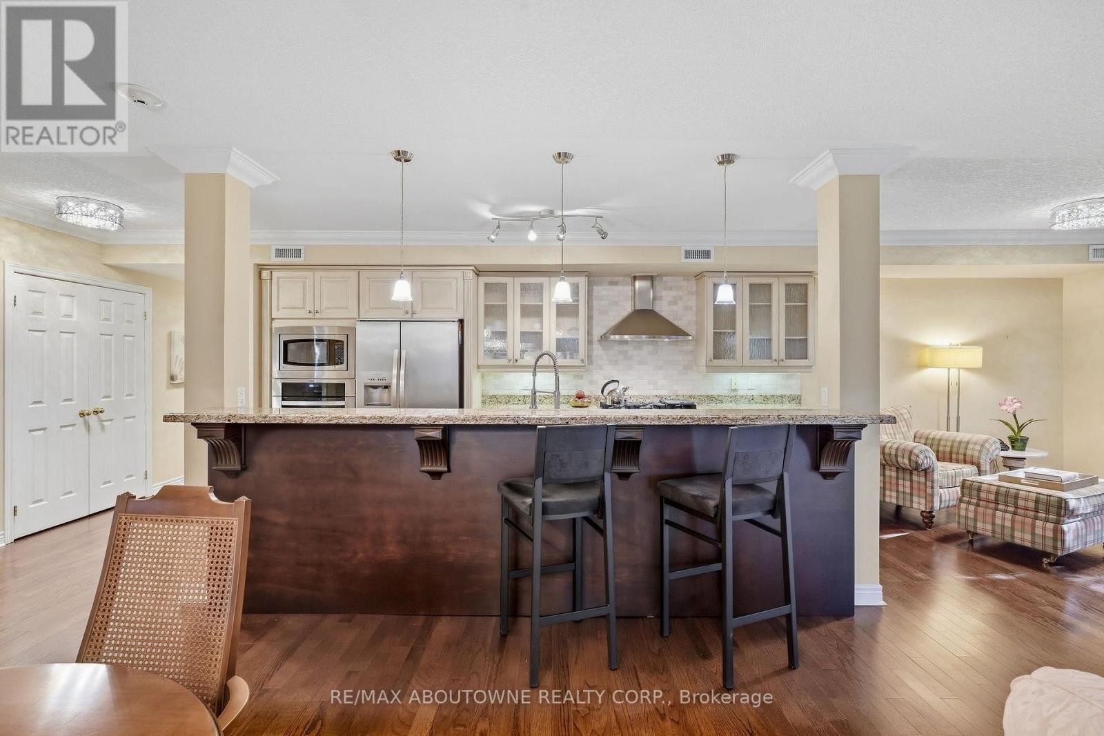 












301 - 390 UPPER MIDDLE ROAD

,
Oakville (FA Falgarwood),




Ontario
L6H0A5

