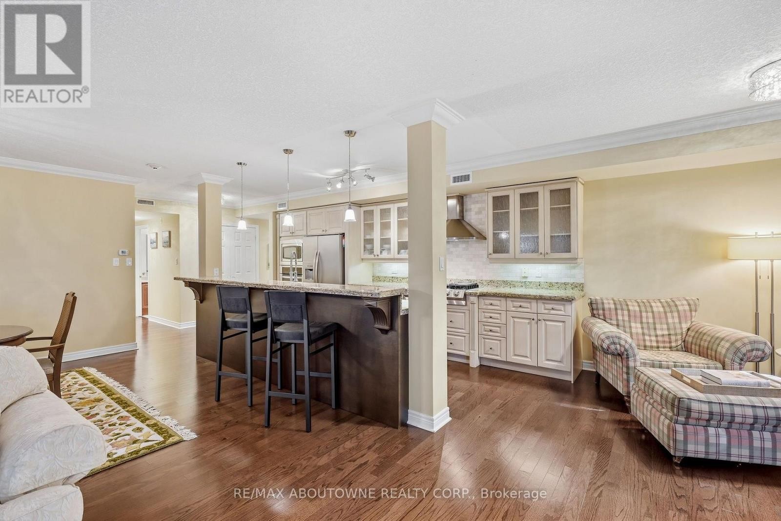












301 - 390 UPPER MIDDLE ROAD

,
Oakville (FA Falgarwood),




Ontario
L6H0A5

