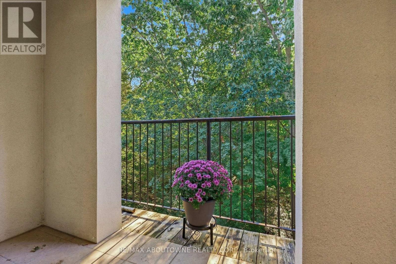 












301 - 390 UPPER MIDDLE ROAD

,
Oakville (FA Falgarwood),




Ontario
L6H0A5

