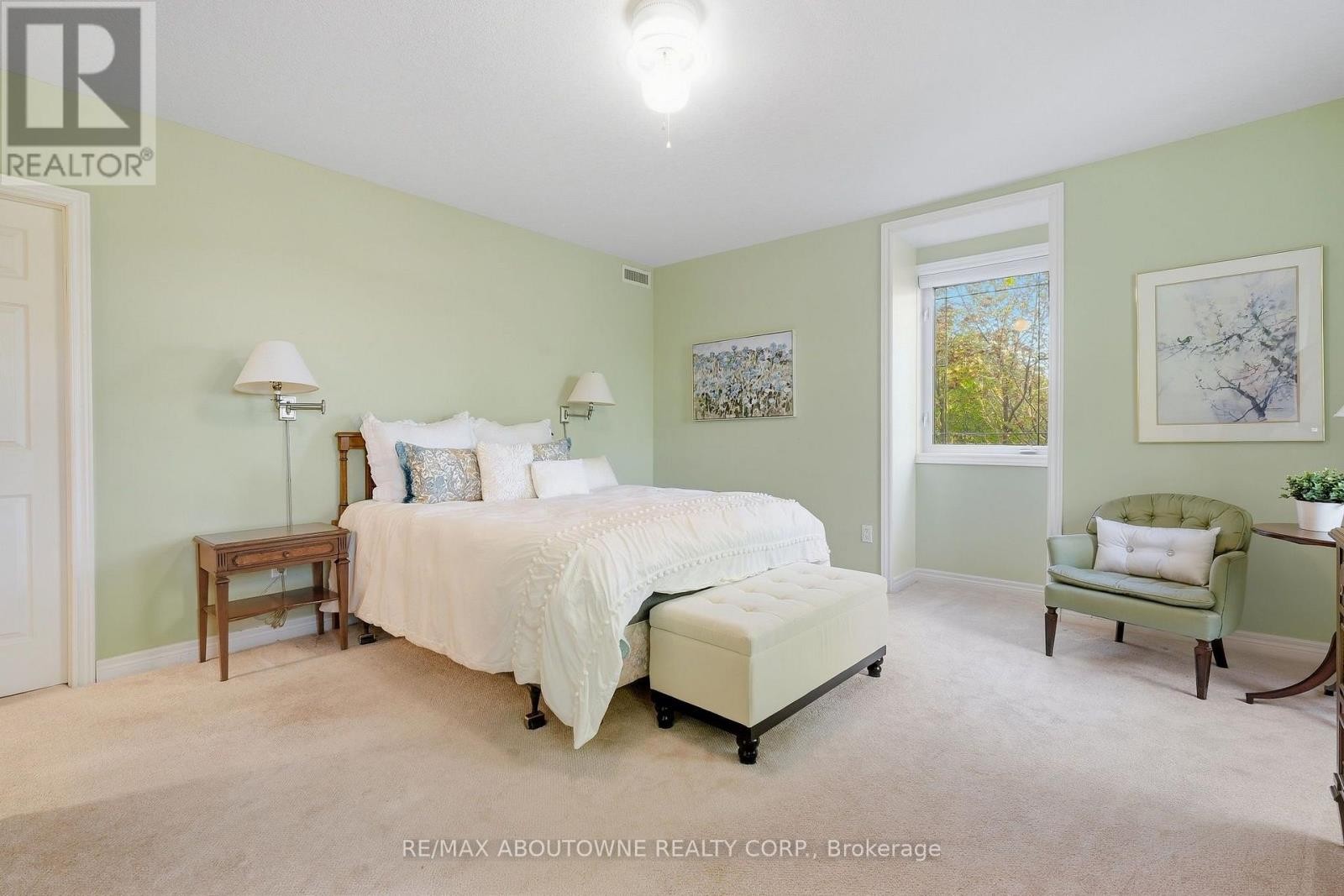 












301 - 390 UPPER MIDDLE ROAD

,
Oakville (FA Falgarwood),




Ontario
L6H0A5

