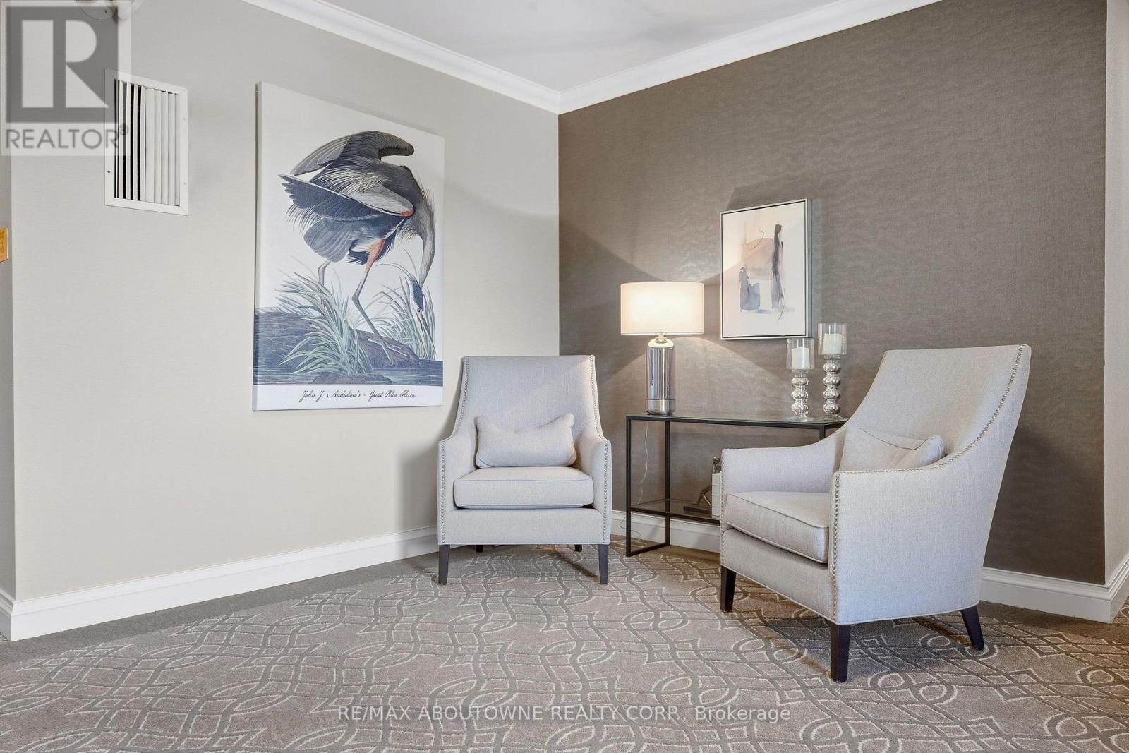 












301 - 390 UPPER MIDDLE ROAD

,
Oakville (FA Falgarwood),




Ontario
L6H0A5


