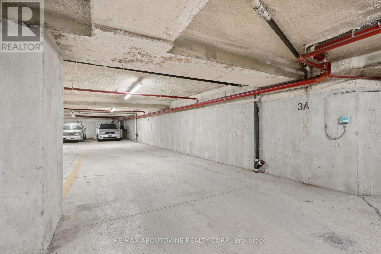 












301 - 390 UPPER MIDDLE ROAD

,
Oakville (FA Falgarwood),




Ontario
L6H0A5

