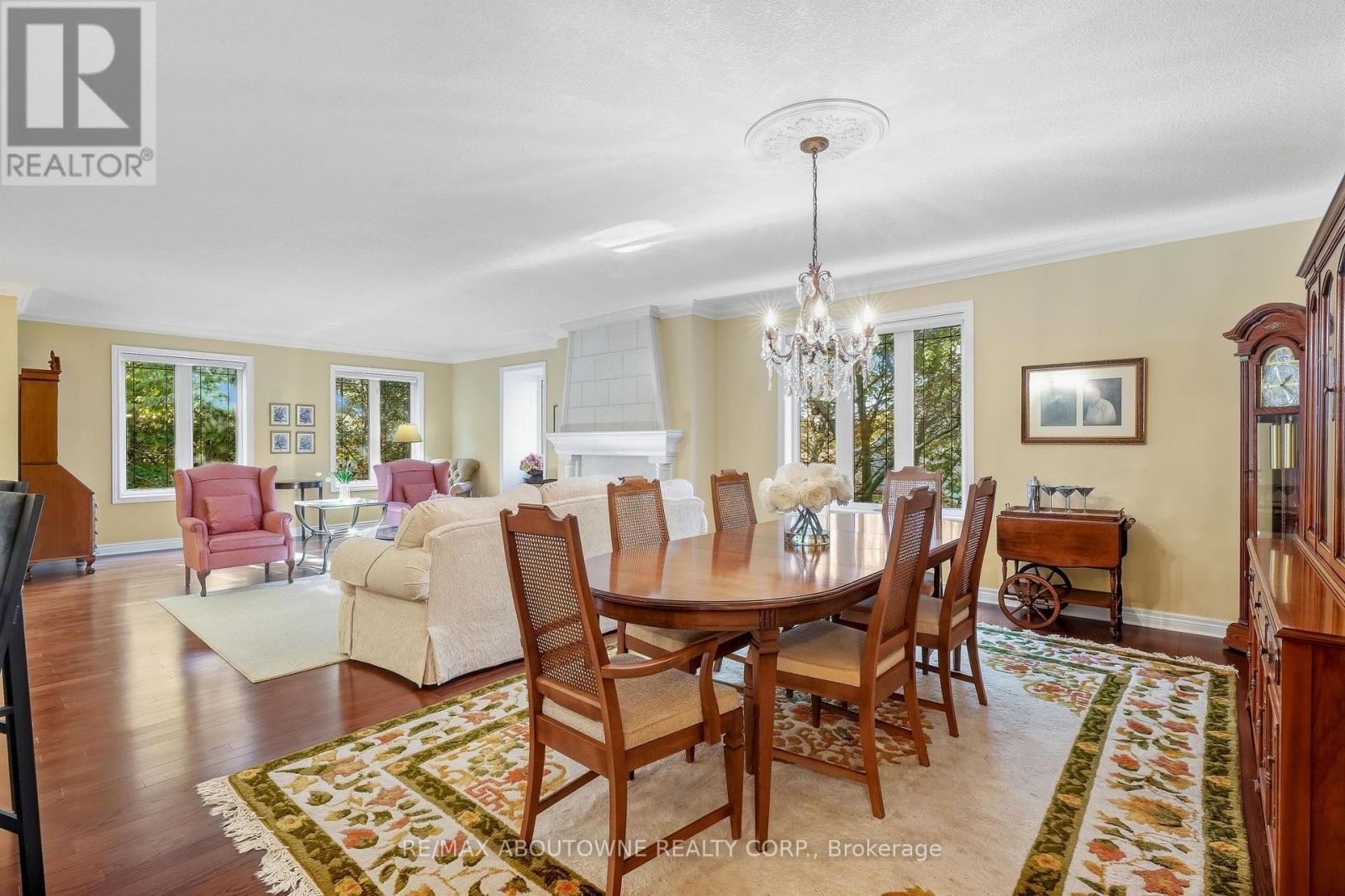 












301 - 390 UPPER MIDDLE ROAD

,
Oakville (FA Falgarwood),




Ontario
L6H0A5

