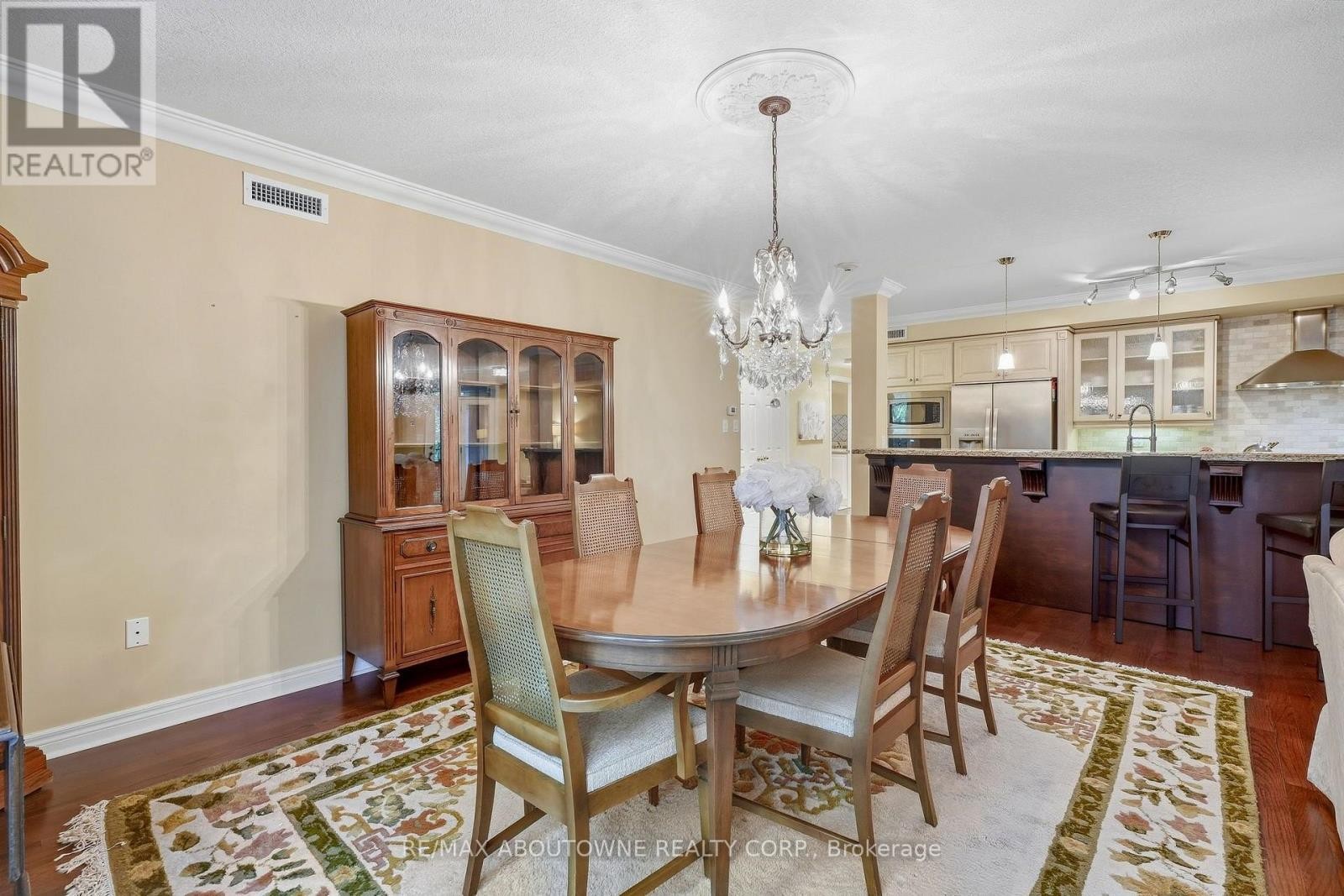 












301 - 390 UPPER MIDDLE ROAD

,
Oakville (FA Falgarwood),




Ontario
L6H0A5

