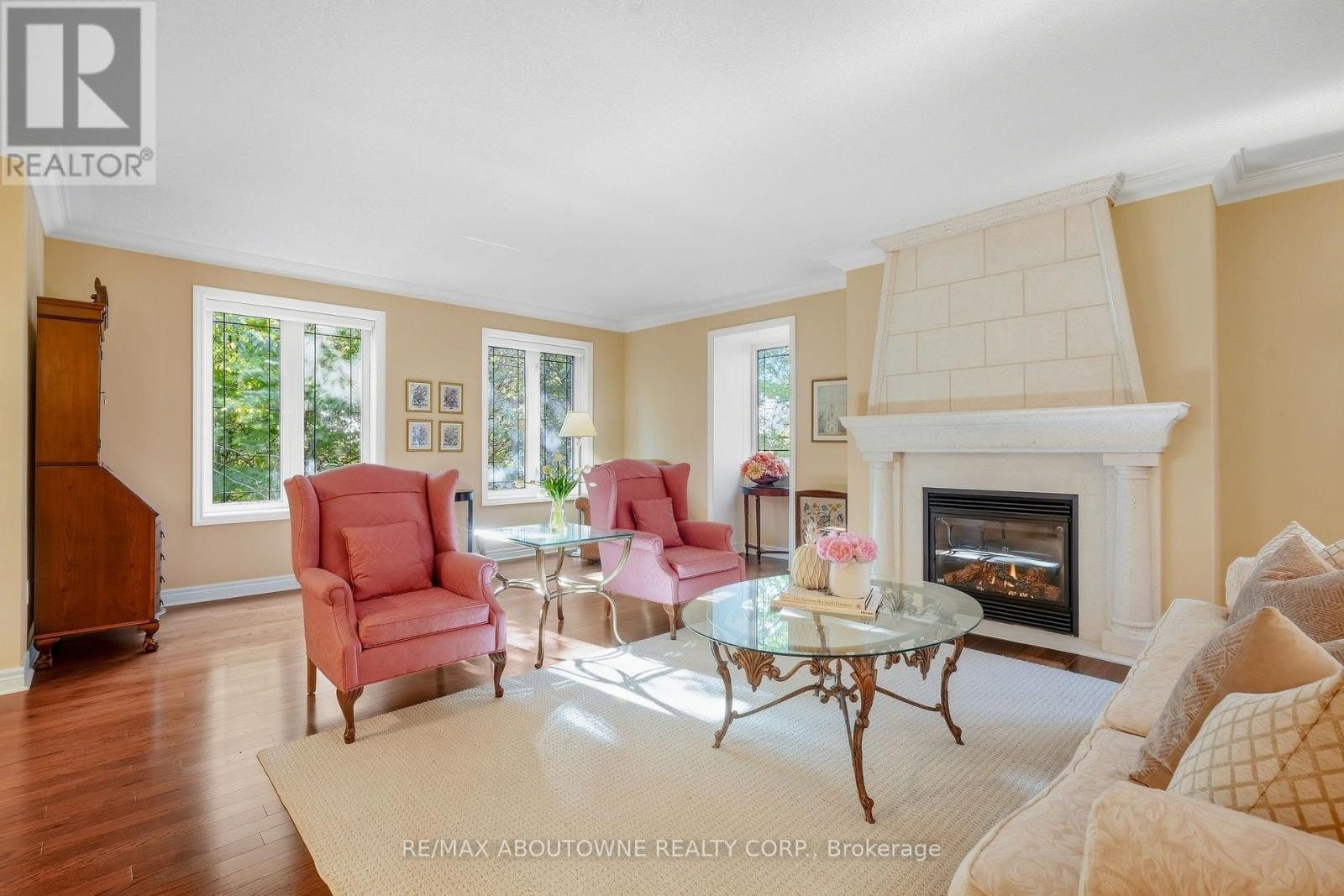 












301 - 390 UPPER MIDDLE ROAD

,
Oakville (FA Falgarwood),




Ontario
L6H0A5

