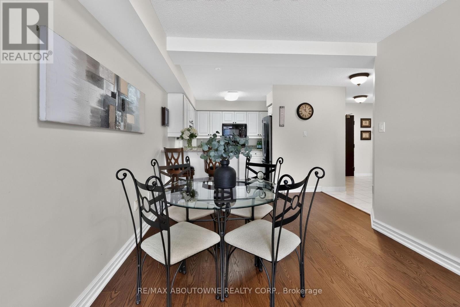 












211 - 221 ROBINSON STREET

,
Oakville (OO Old Oakville),




Ontario
L6J7N9

