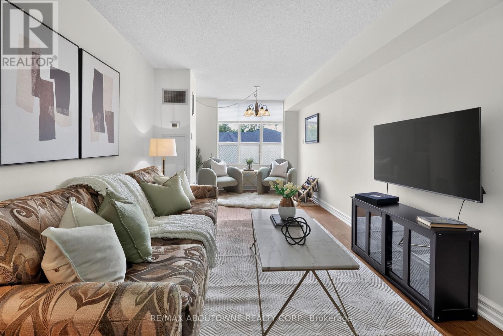 












211 - 221 ROBINSON STREET

,
Oakville (OO Old Oakville),




Ontario
L6J7N9

