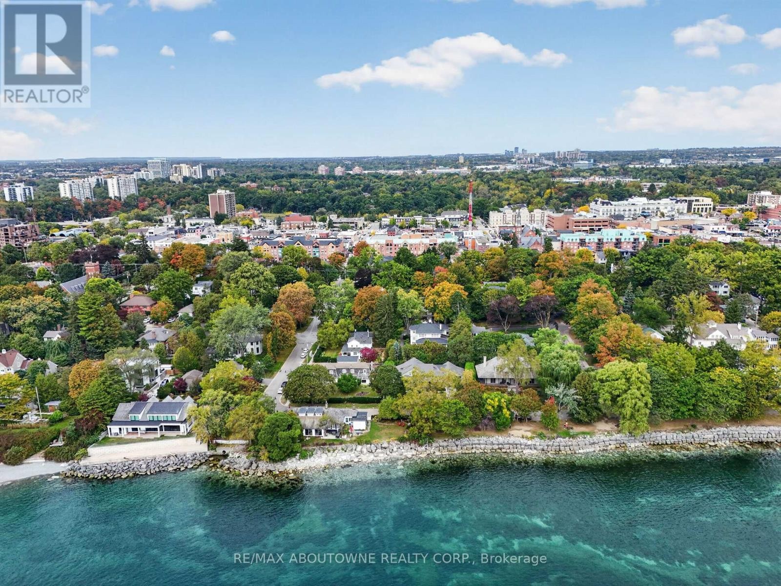 












211 - 221 ROBINSON STREET

,
Oakville (OO Old Oakville),




Ontario
L6J7N9

