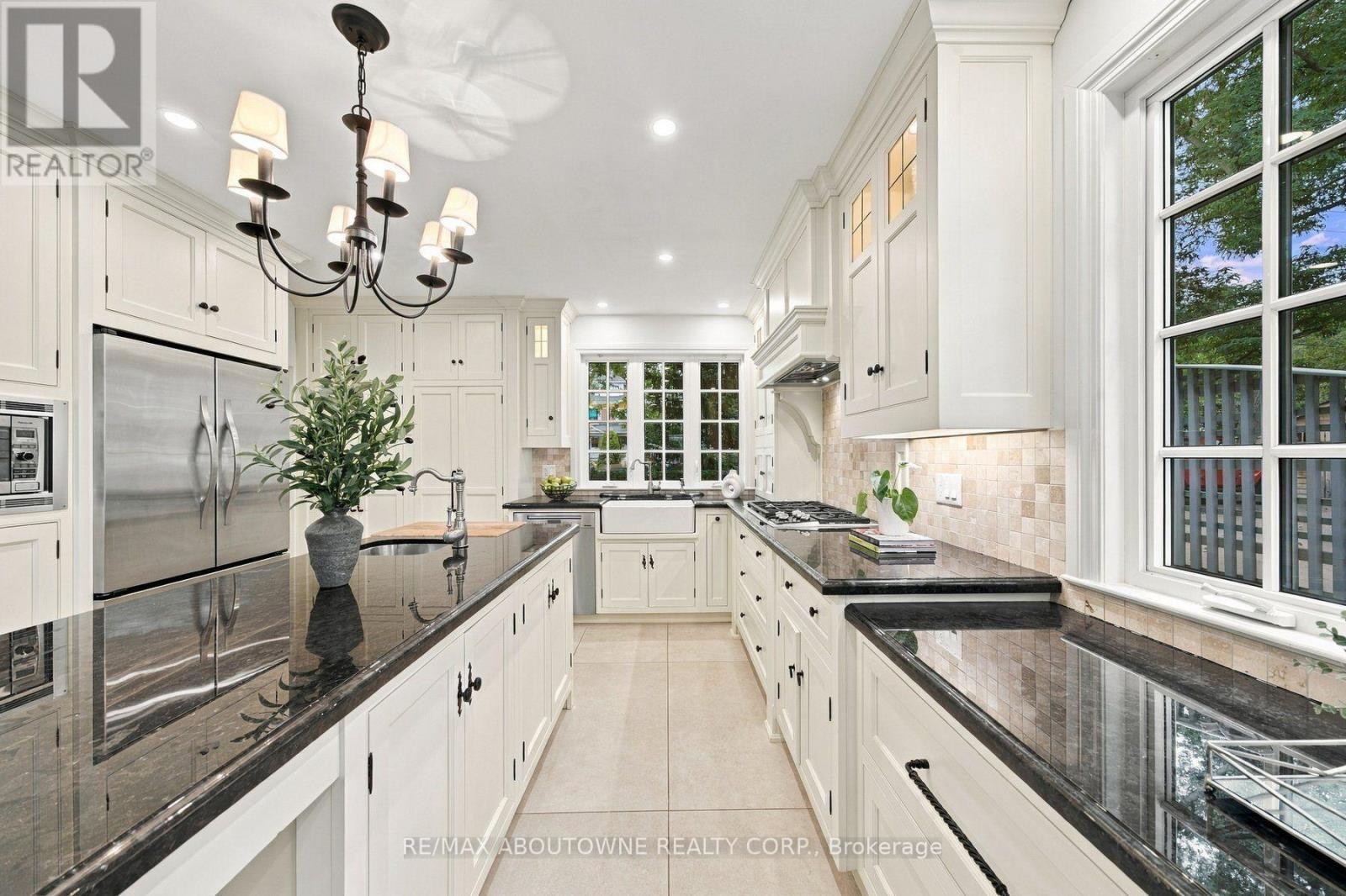 












426 TRAFALGAR ROAD

,
Oakville (OO Old Oakville),




Ontario
L6J3H7

