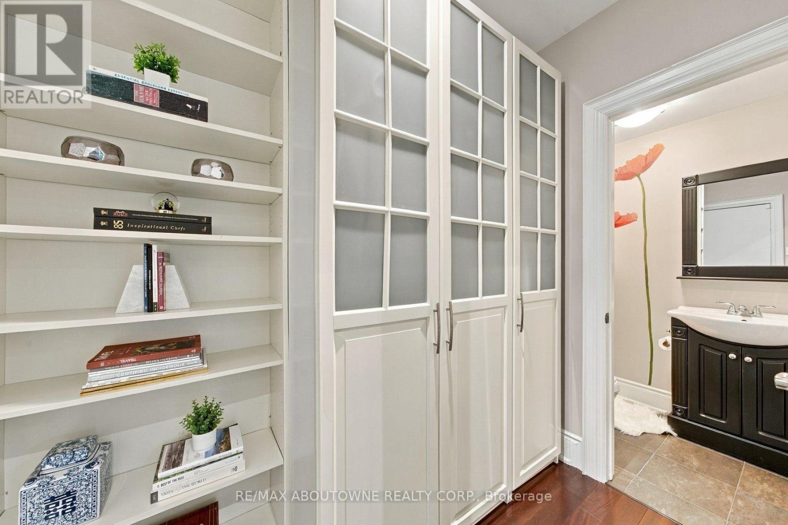 












426 TRAFALGAR ROAD

,
Oakville (OO Old Oakville),




Ontario
L6J3H7

